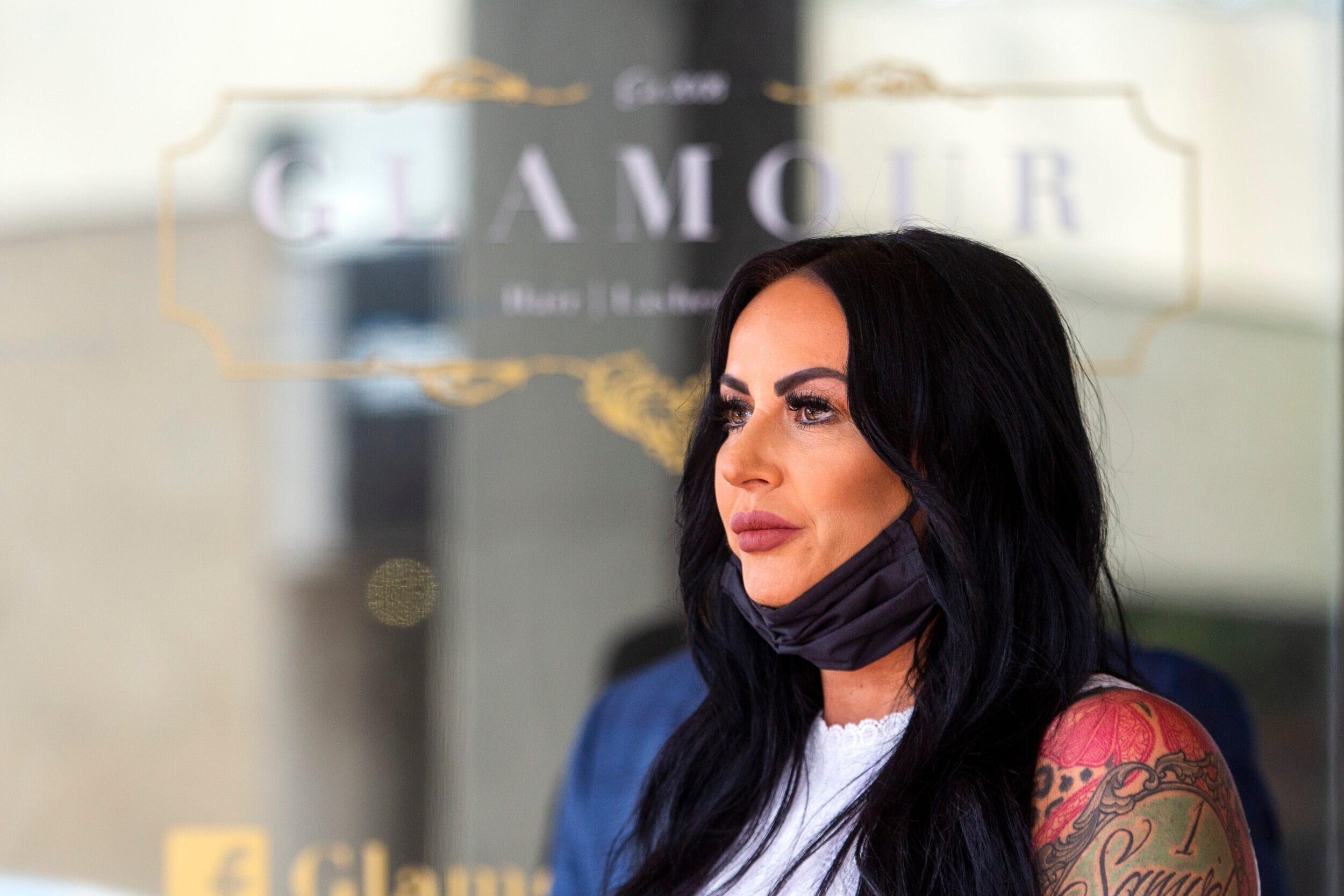 Oregon Salon Owner Suing Gov. Kate Brown Over Retaliation After Keeping Salon Open