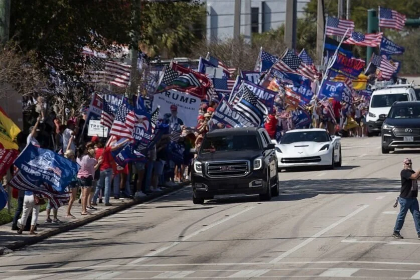 WATCH: Trump Motorcade Drives Through Pro-Trump Presidents Day Rally in Palm Beach