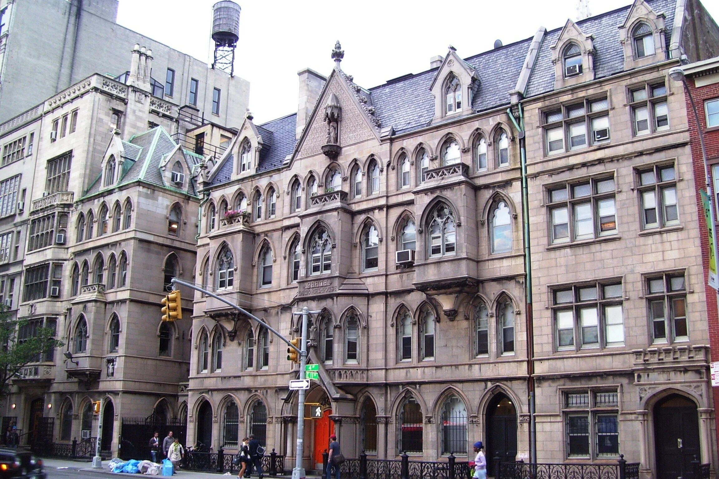 NYC School Encourages Kids to Stop Using Words Like ‘Mom’ and ‘Dad’ To Promote Inclusivity