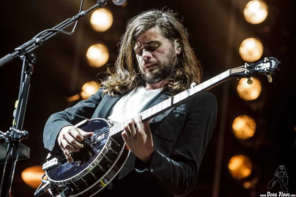 “Mumford and Sons” Guitarist Quits Band So He Can Freely Share His Political Views