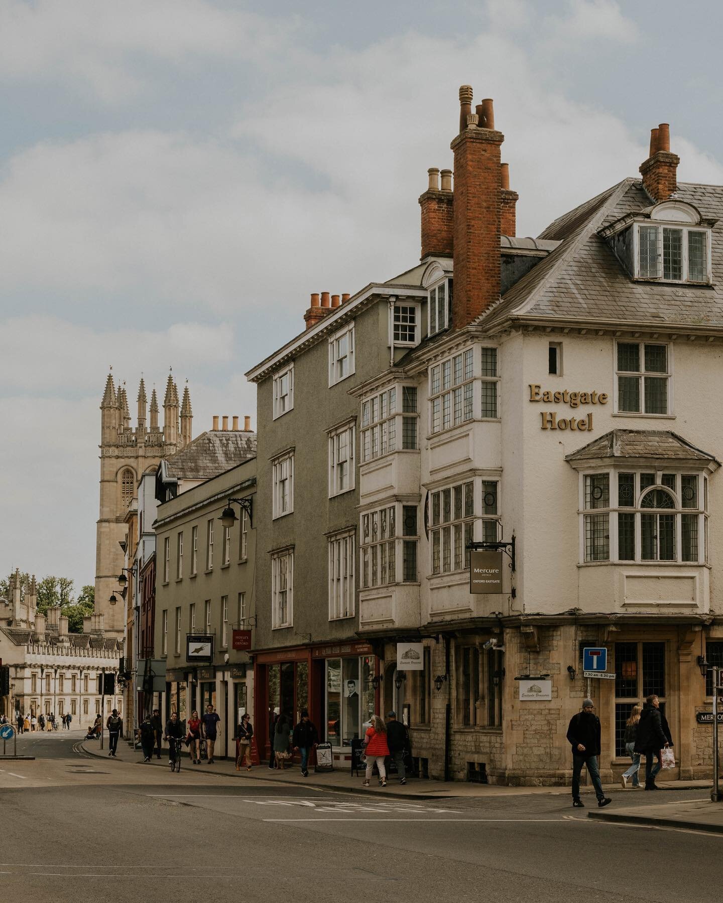 Oxford high street and the @mercureoxfordeastgatehotel 🇬🇧