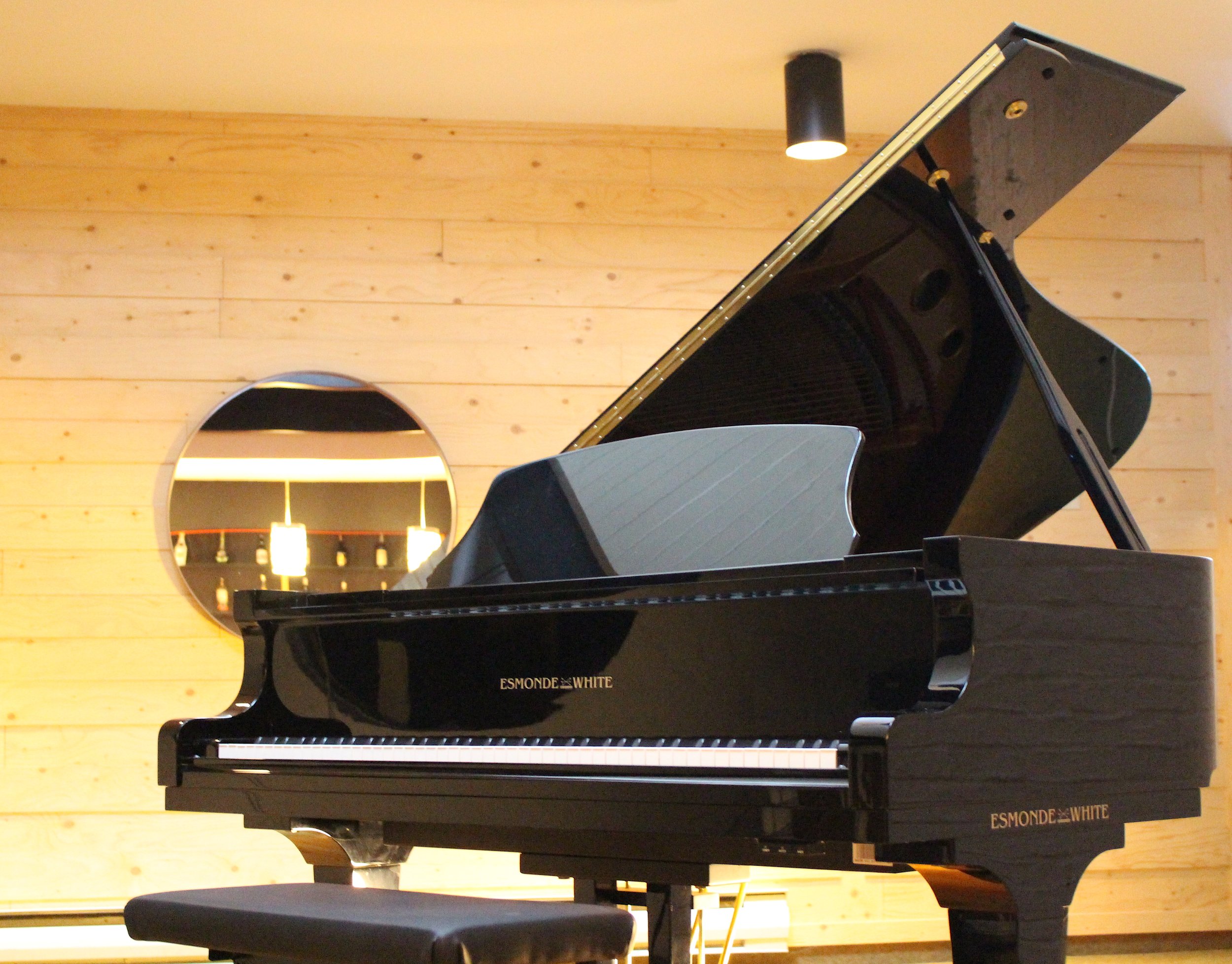 Piano Esmond_GP.jpg