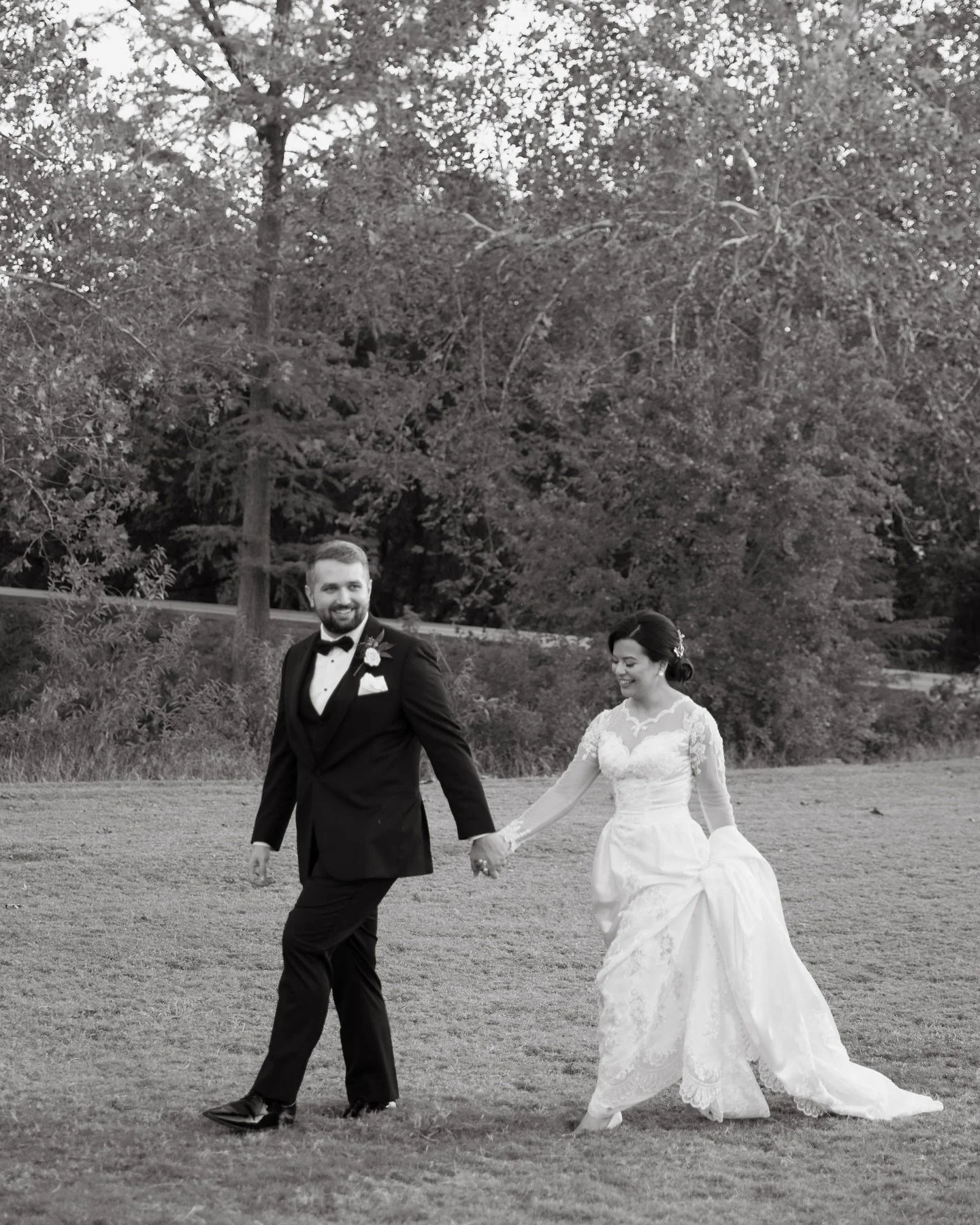 Ileana &amp; Tim, married on a perfect fall day this October. 🫶🤍
.
.
.
.
Venue: @thepreserveatcanyonlake 
Planning: @sweetlaurelevents / @dori_sweetlaurelevents 🤍
Photo: @tandvphotos 
Video: @ryanchipmanfilms 
Catering: @spiceoflifesa 
DJ/Music: @