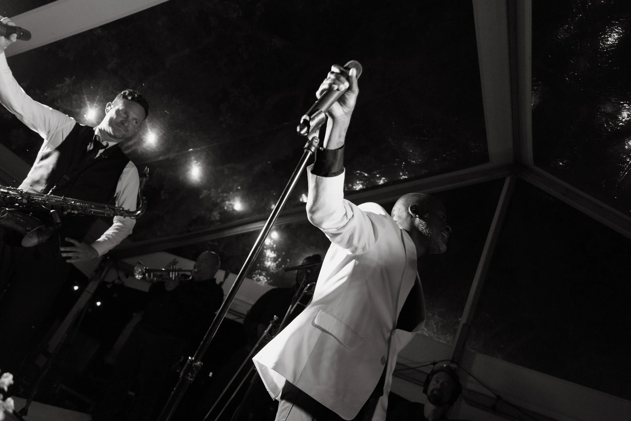 Live wedding band at Laguna Gloria in Austin, Texas.