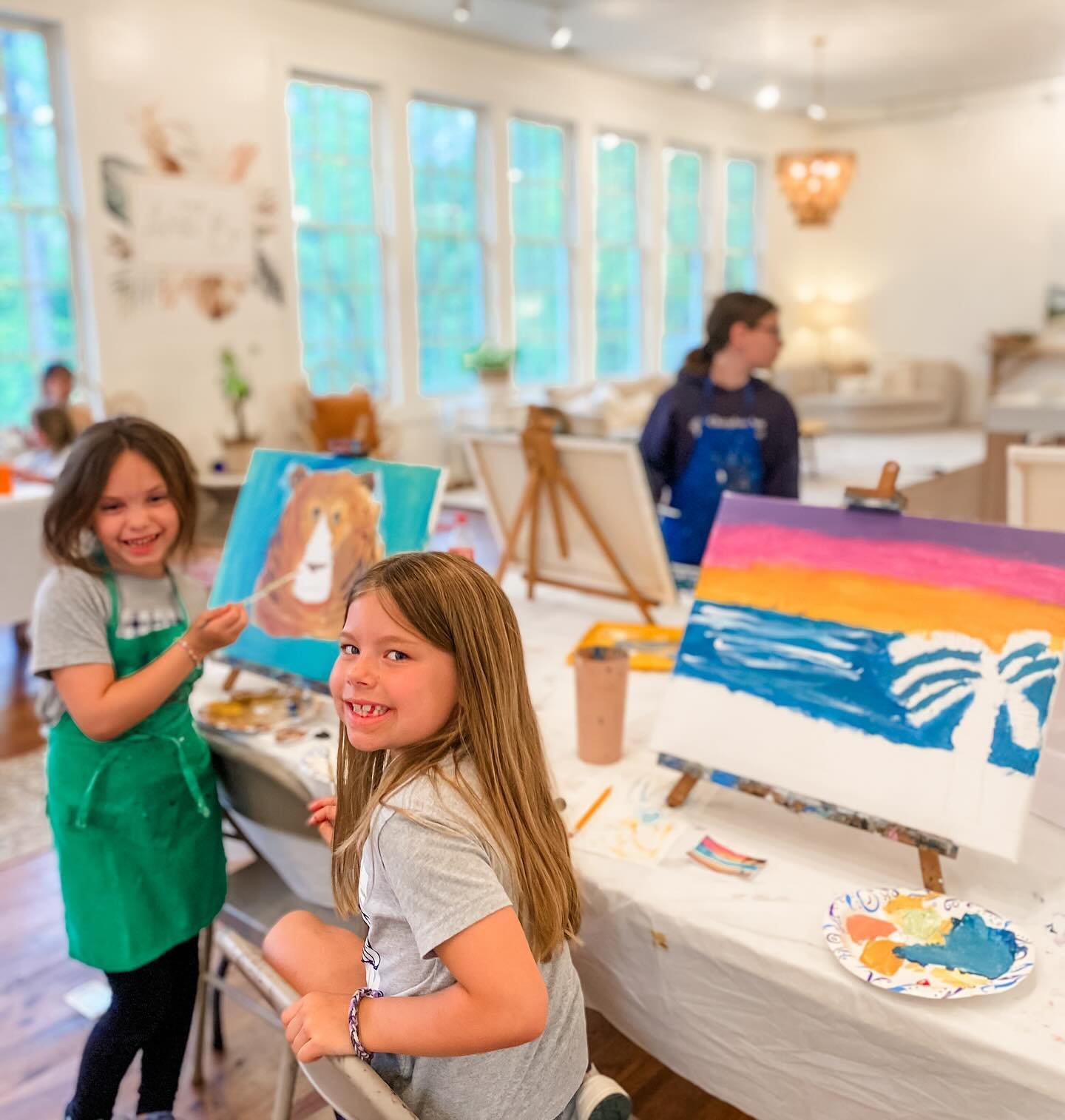SUMMER CLASSES 🏖️ Get your child ready for our new summer Art classes beginning June 5th!! Sign up online and let them experience watercolor, acrylic, liquid pour, clay, and charcoal mediums! Ages 6-14. Link in bio☀️