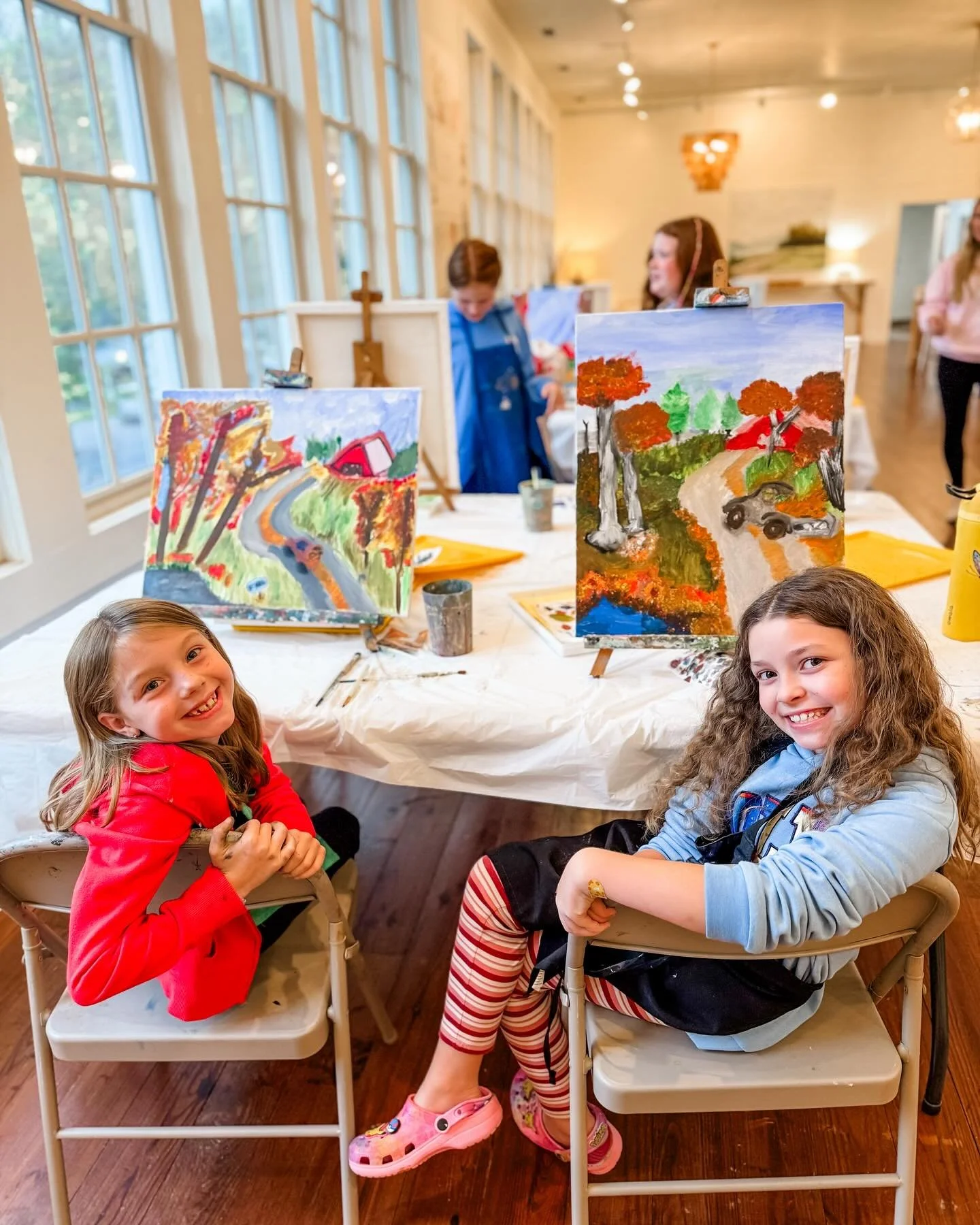 Solution to cold weather🥶 + bored kids = ART CLASSES🎨🙋&zwj;♀️ Three spots available! 
Monday 3:30-5:30pm or Wed. 3:30-5:30pm 
Sign up link in bio. $10 off first class!