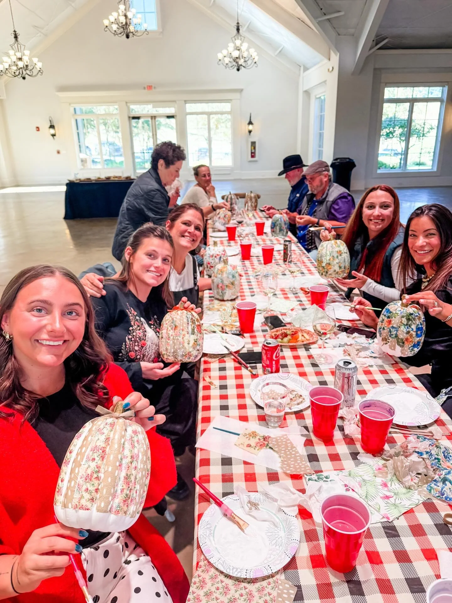 Sunday Fun DAY🍷🎃🎨 We had the best time at Yonah Mountain Vineyards today! What&rsquo;s not to love about pumpkins, fall weather, getting crafty with your besties, and having fun at the prettiest winery?! Be on the lookout for our next fun event in