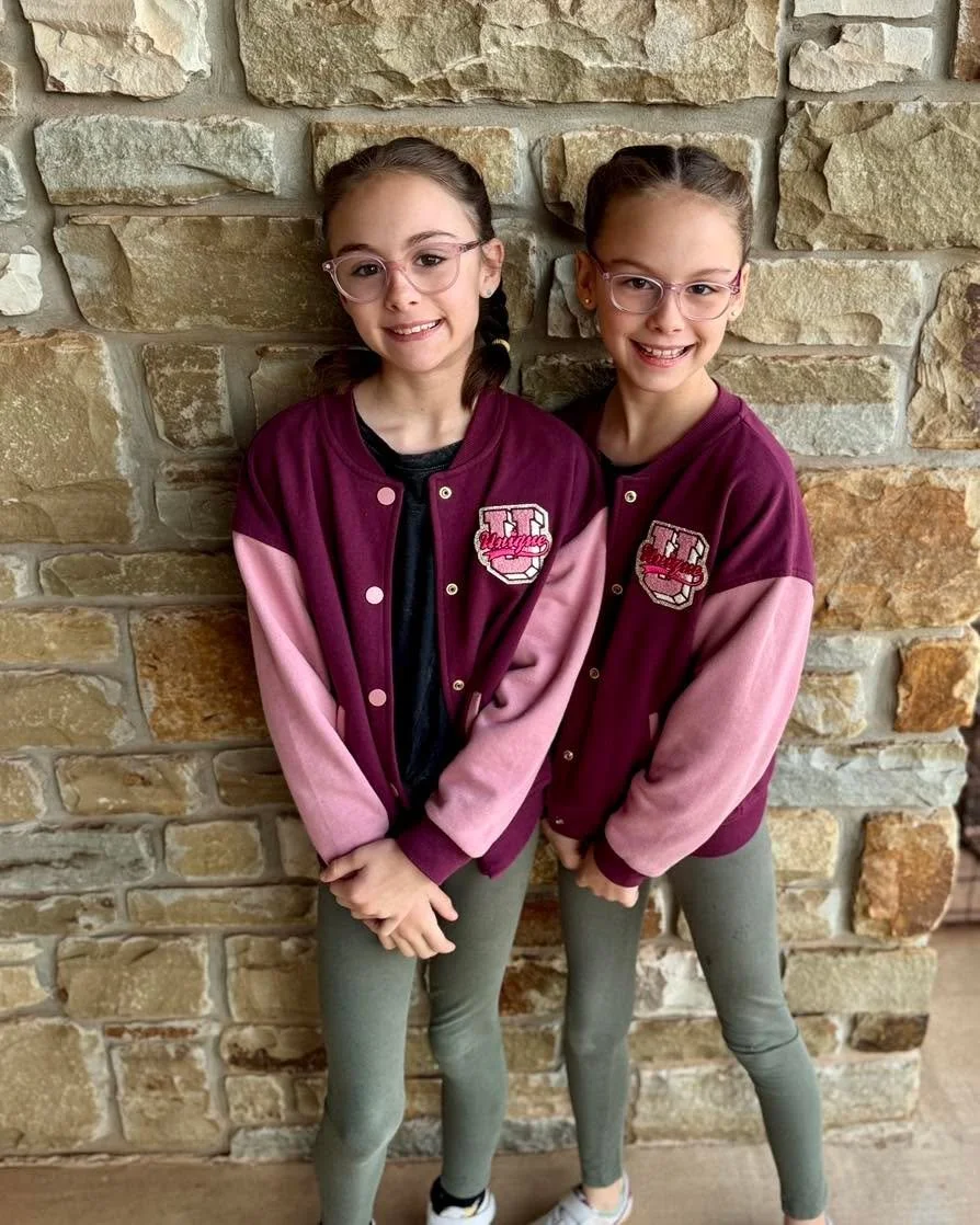 These two understood the assignment for Twin Day 👯&zwj;♀️💗💗

#homecoming #2026 #twinsofinstagram #twinmom #wildcats🐾