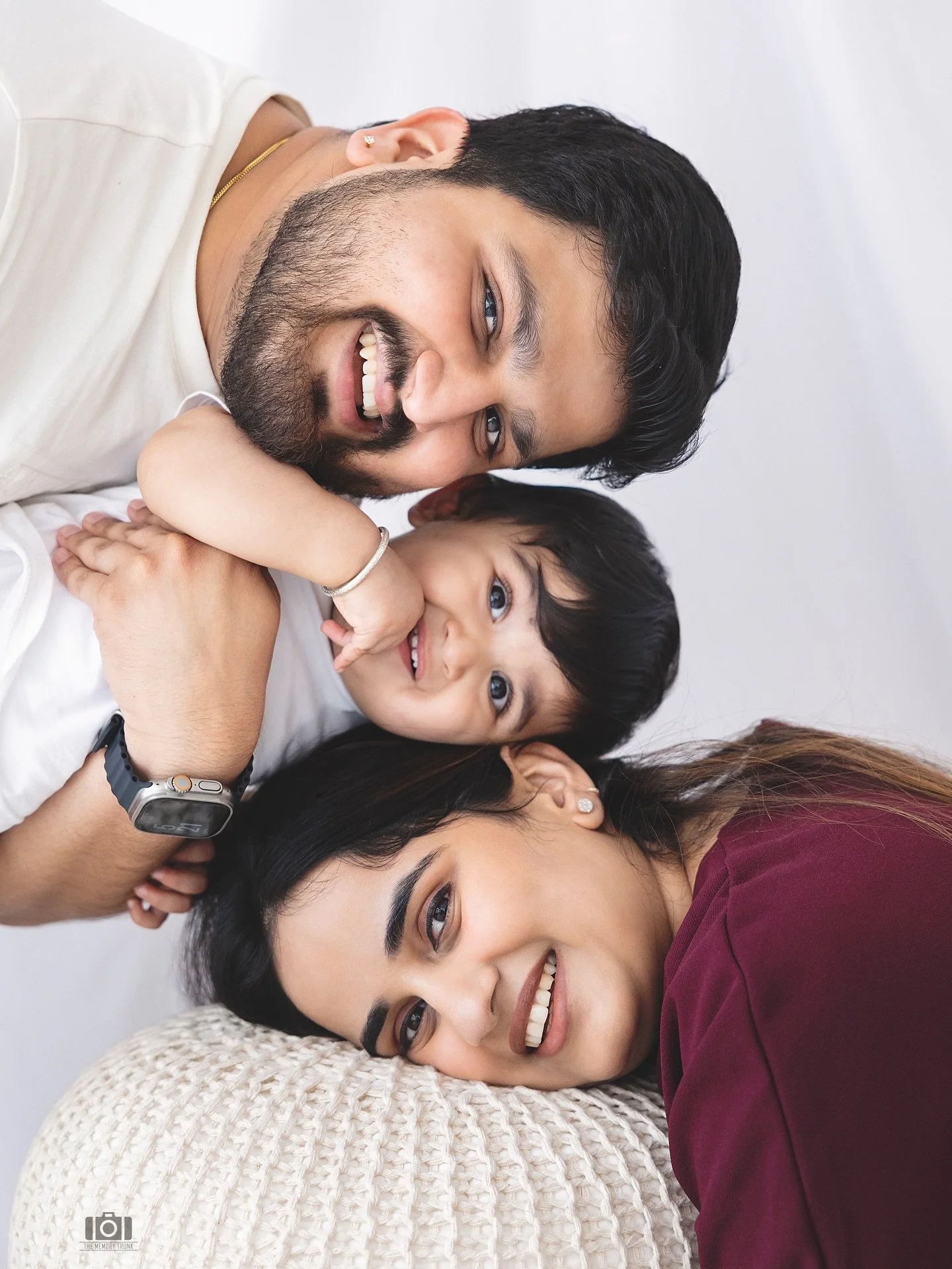Sometimes love looks like this… soft, warm, and wrapped around us 🤎
.
.
@wondersbythememorytrunk
📍The Memory Trunk Studio, Jammu
#babyshoots #familyphotographer #kidsphotography #thememorytrunk #jammu #studioshoots #happyfamily #familyphoto
