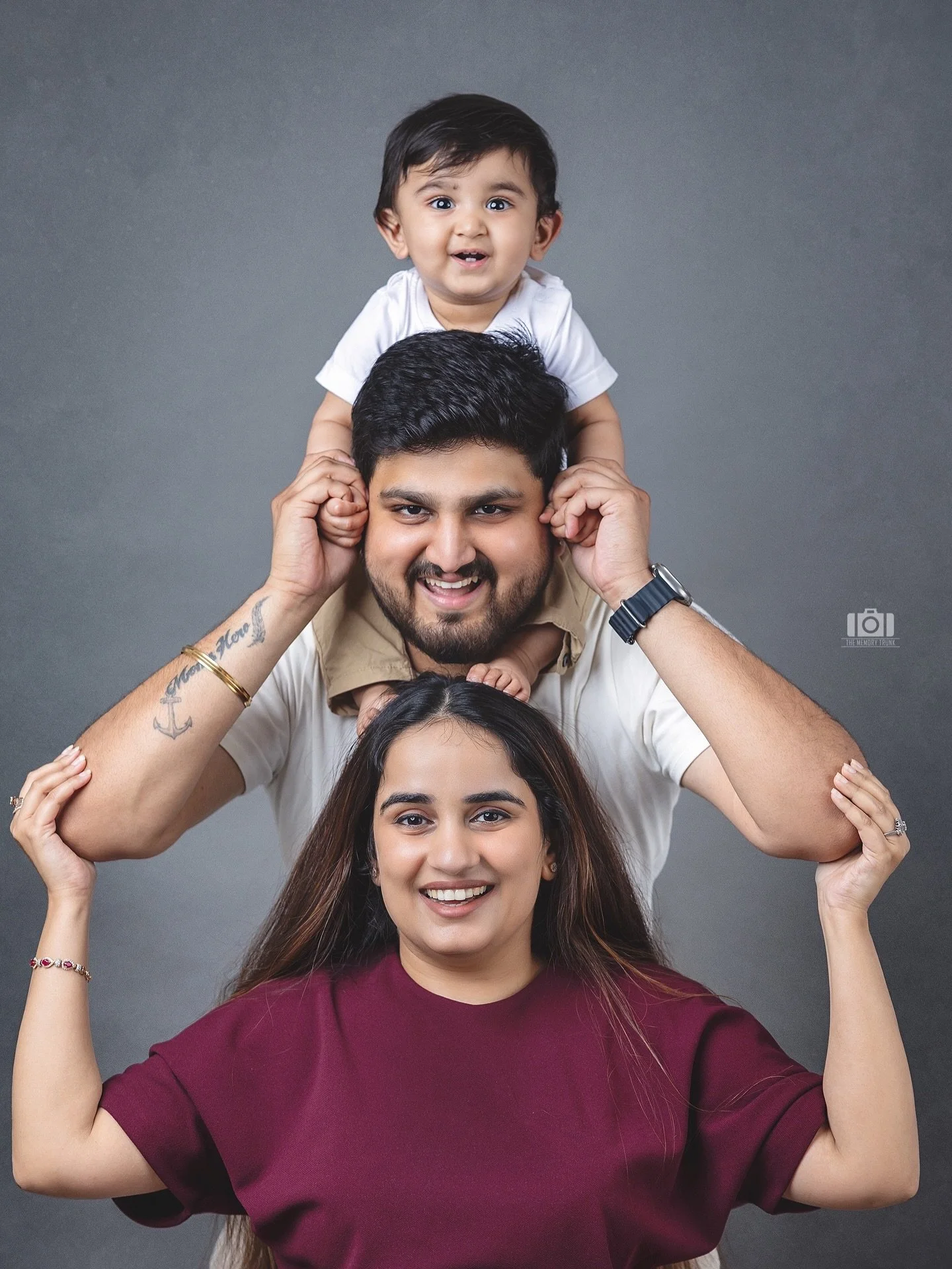Our very own tower of happiness ☺️
.
.
@wondersbythememorytrunk
📍The Memory Trunk Studio, Jammu
#babyshoots #familyphotographer #kidsphotography #thememorytrunk #jammu #studioshoots #happyfamily #familyphotos #babyphotgrapherjammu #babyphotoshootsj