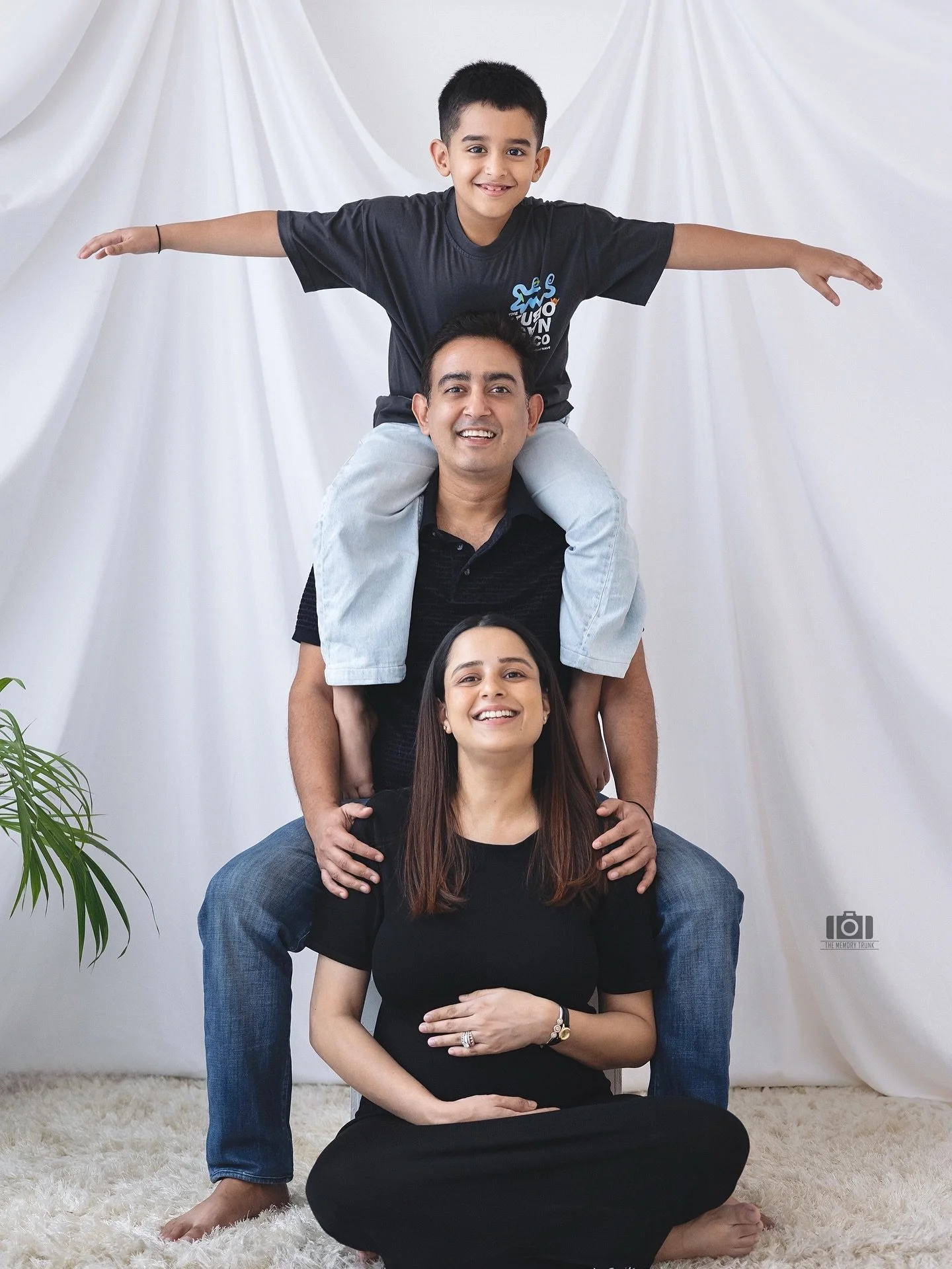 A family overflowing with love and ready to welcome their newest chapter.
There’s something so timeless about moments like these — simple, real, and full of heart ♥️ 
Viraj, you absolutely nailed the shot ⭐️
.
.
@wondersbythememor