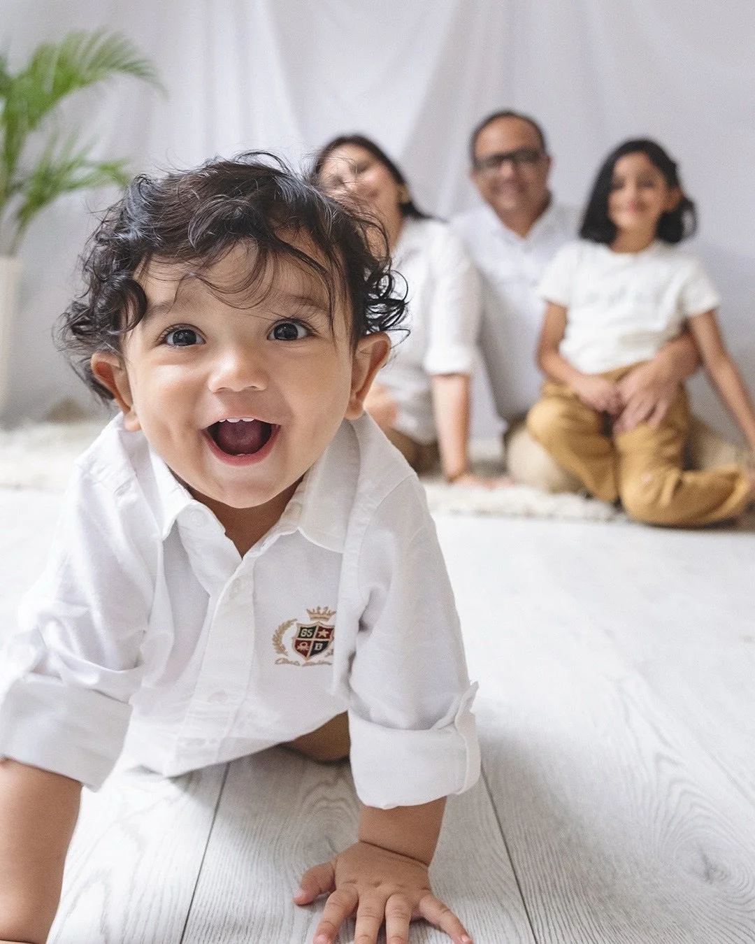 Our favourite kind of chaos &mdash; baby smiles and birthday magic ✨ 
.
.
@wondersbythememorytrunk
📍The Memory Trunk Studio, Jammu

#babyshoots #familyphotographer #kidsphotography  #thememorytrunk #innocencecaptured #babyphotomagic #prebirthdayshoo