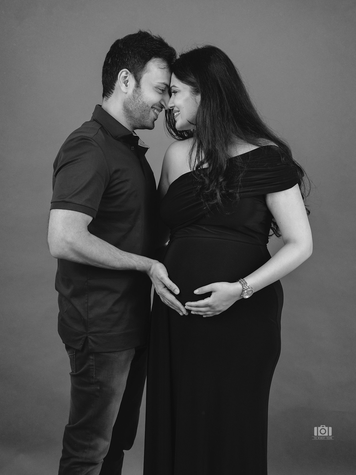 Holding what matters most &hearts;️
.
.
#MaternityPhotoshoot #EditorialPortraits #MotherhoodJourney #JammuPhotographer #WondersByTheMemoryTrunk 

[Maternity photoshoot Jammu | Luxury maternity photography | Editorial maternity portraits | Studio mate