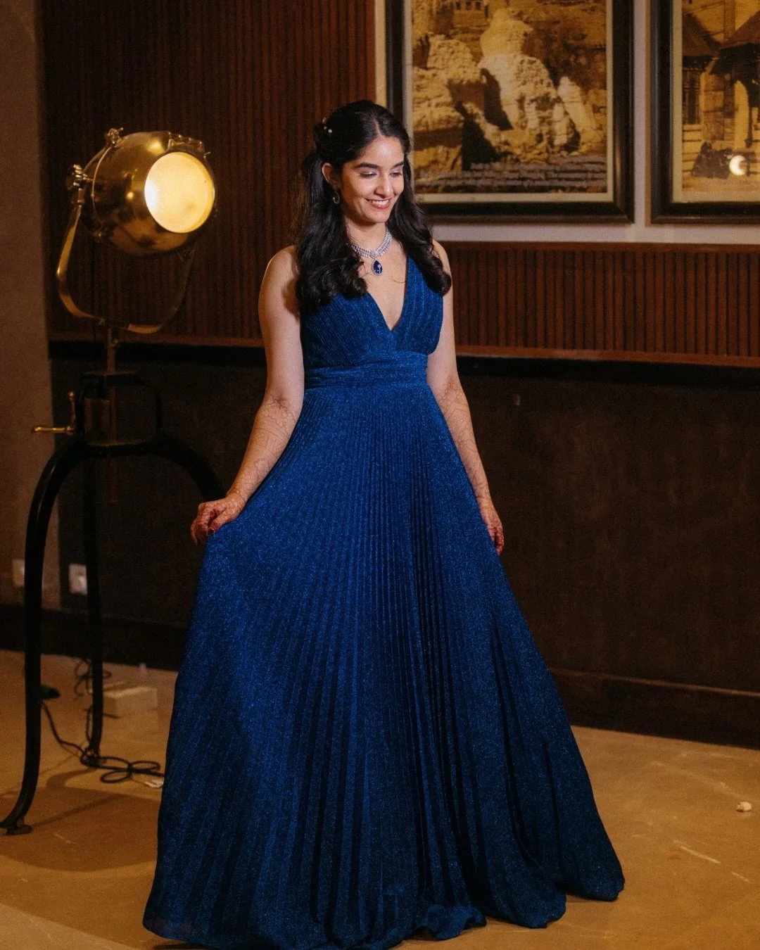 No spectators, only participants. Family, friends, and a dance floor that never stood a chance ✨
Kangan&rsquo;s cocktail night in full swing 🥂🥳
⠀⠀⠀⠀⠀⠀⠀⠀⠀
.
.
Venue : @vivantajammucitycentre 
Make -up artist : @manishkachru 
Decor : @dreamwedding.ev