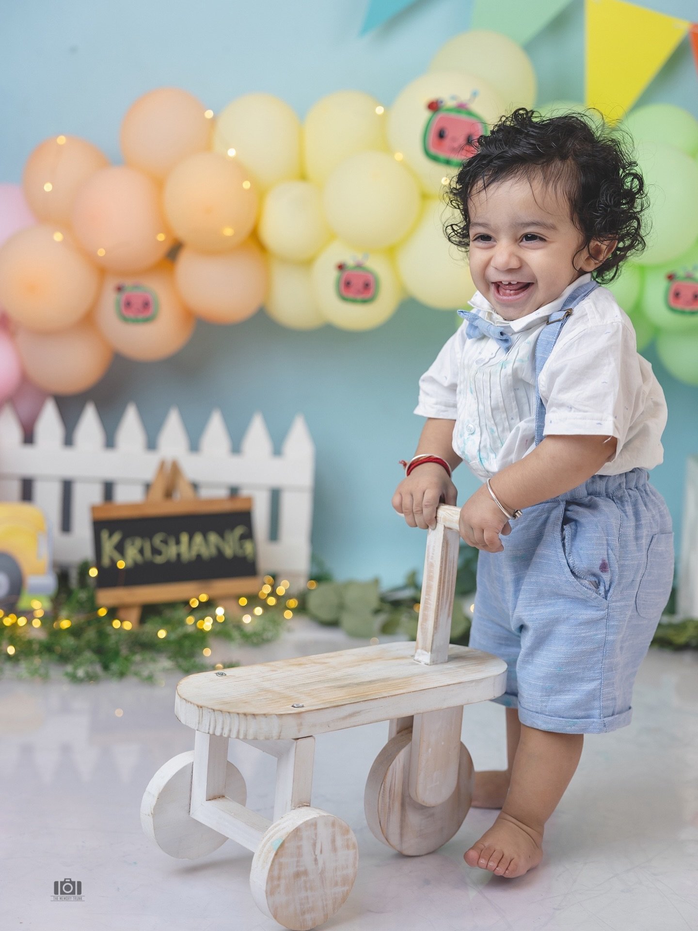 Tiny steps, messy hands, and the happiest kind of chaos 🌈 

.
.
#CakeSmash #FirstBirthdayShoot #WondersByTheMemoryTrunk #BabyPhotoshoot #MilestoneMoments 

[cake smash photoshoot Jammu, first birthday photoshoot, cocomelon theme birthday, milestone 