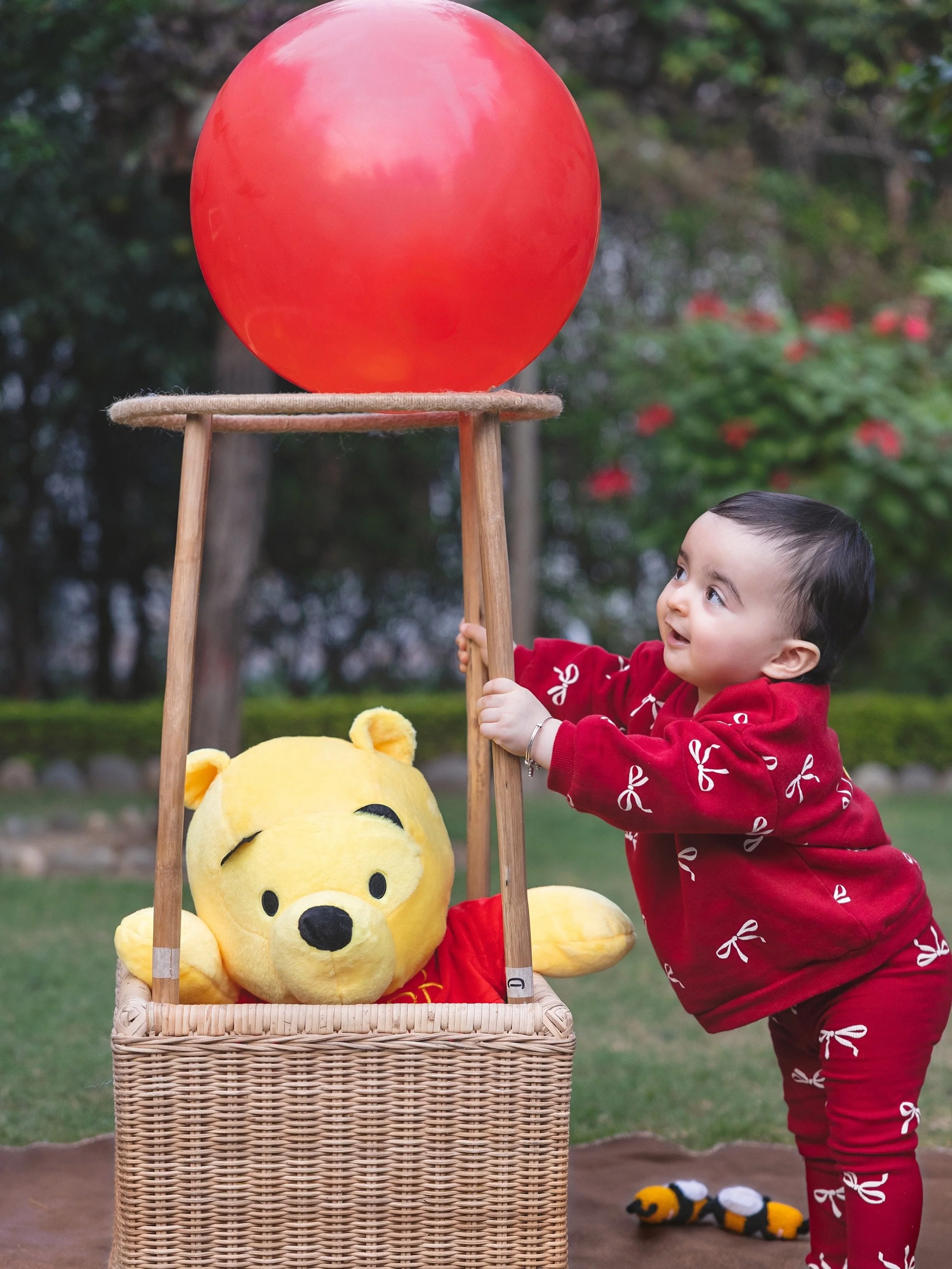 Up, up, and away&hellip; into a childhood full of wonder. 🎈🧸

#TheMemoryTrunk #BabyPhotoshoot #FirstBirthdayShoot #WinnieThePoohTheme #OutdoorBabyShoot 

[first birthday photography, Winnie the Pooh birthday theme, baby photographer Jammu, outdoor 