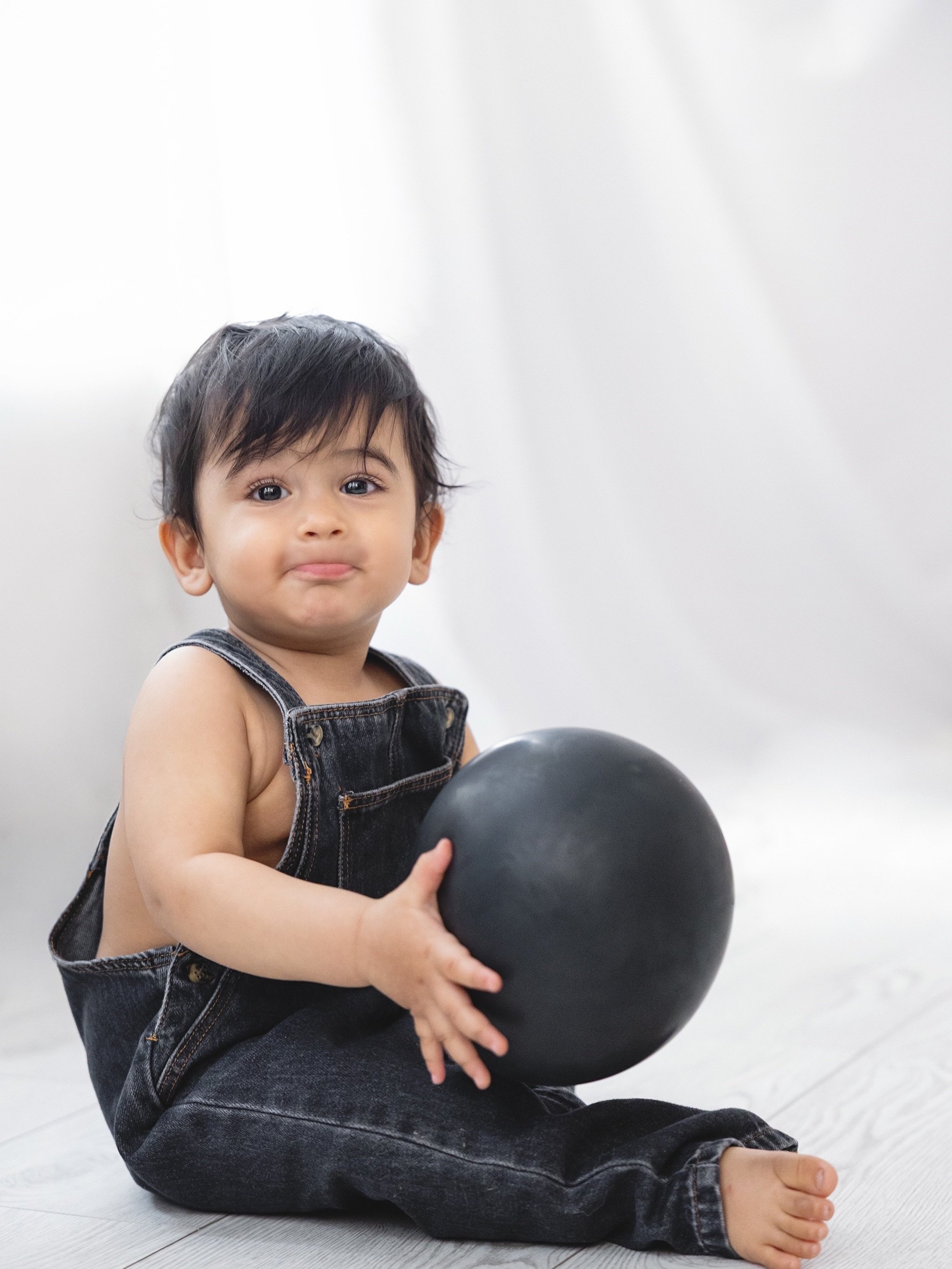 The years move quickly. These little moments deserve to be remembered slowly 🥰

@wondersbythememorytrunk
📍The Memory Trunk Studio, Jammu

#FirstBirthdayPhotoshoot #MilestonePhotography #BirthdayPhotoshoot #JammuPhotographer #TheMemoryTrunk 

[first