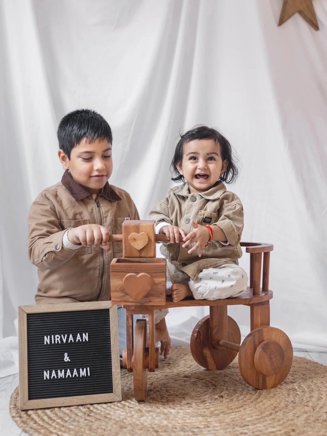 Childhood, exactly as it is 💛

#FirstBirthdayPhotoshoot #MilestonePhotography #BirthdayPhotoshoot #JammuPhotographer #TheMemoryTrunk 

[first birthday photoshoot, one year old baby photos, milestone session, birthday photography Jammu, baby photogra