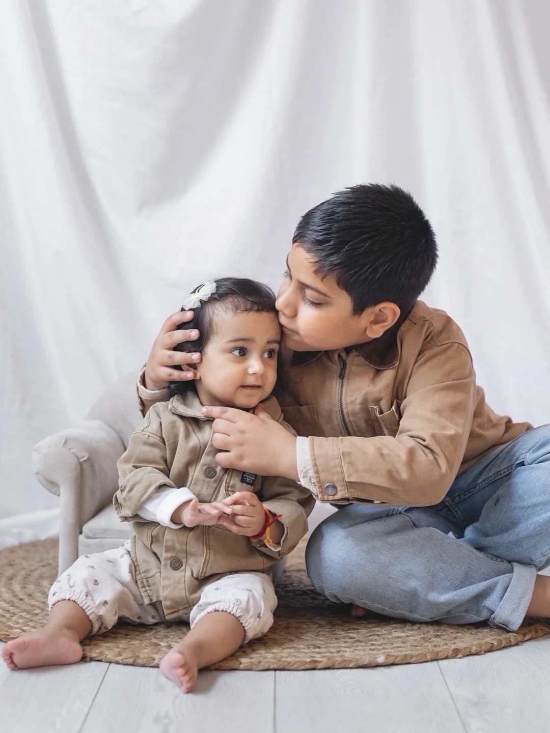 A bond that only grows stronger 🧿

@wondersbythememorytrunk
📍The Memory Trunk Studio, Jammu

#FirstBirthdayPhotoshoot #MilestonePhotography #BirthdayPhotoshoot #JammuPhotographer #TheMemoryTrunk 

[first birthday photoshoot, milestone session, birt