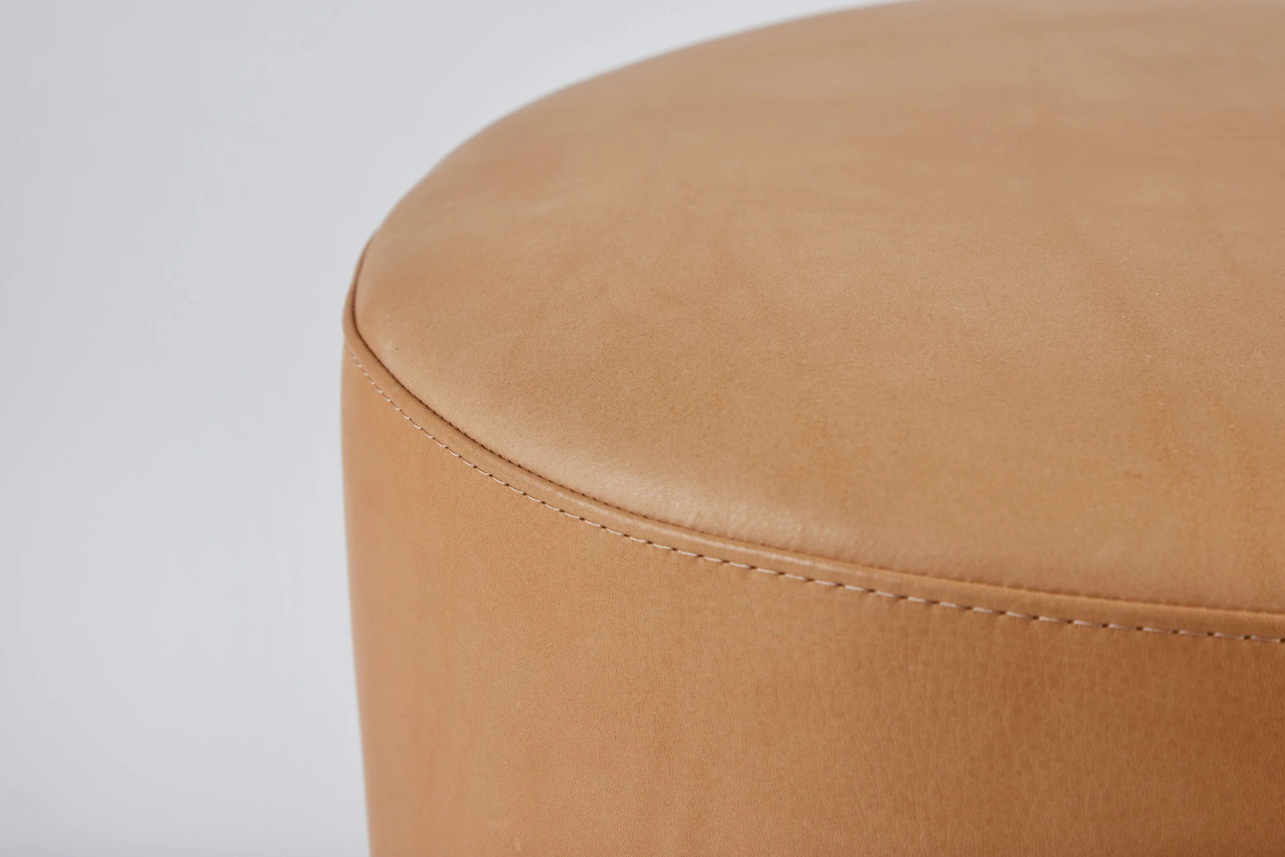Lupa_Ottoman_Leather_3.jpg