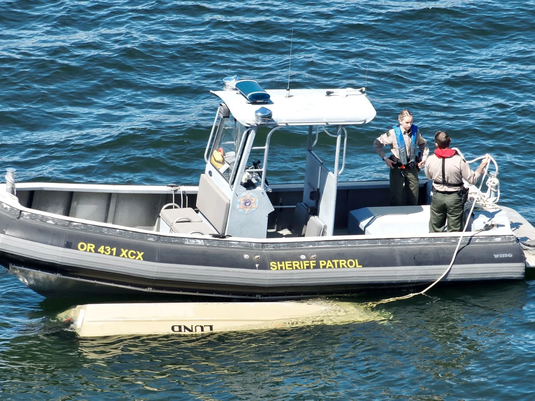 Deputies Recover Capsized Boat After Columbia River Rescue Near Arlington