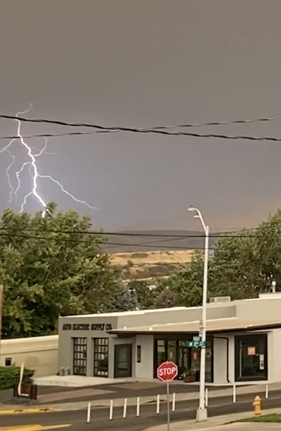 Wind &amp; Lightning Advisory at Noon today, Aug. 5