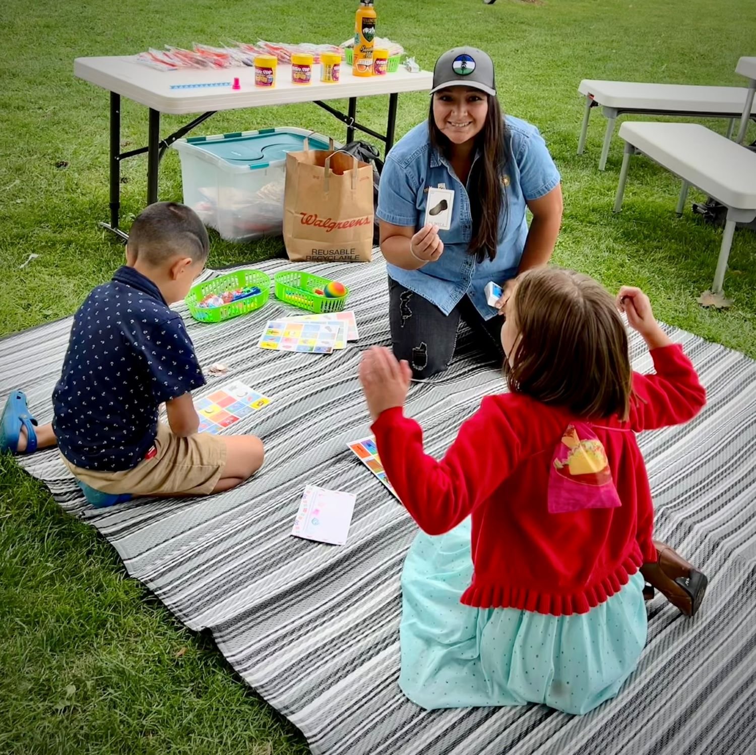 Maira Padilla leads a round of&nbsp;lotería!