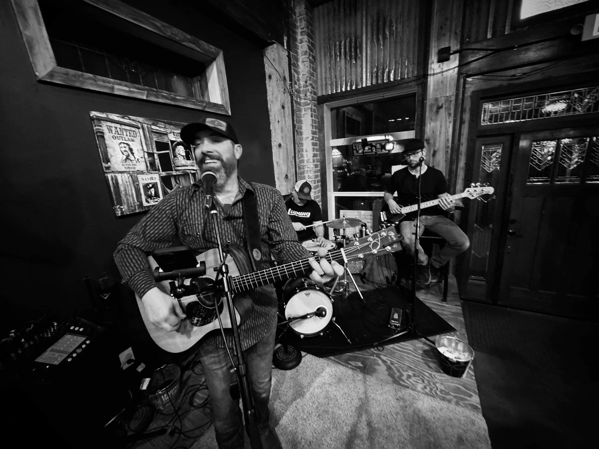 Triple Threat: Zac Grooms Trio at Bargeway Friday; Gorge-wide Giggin' Guide