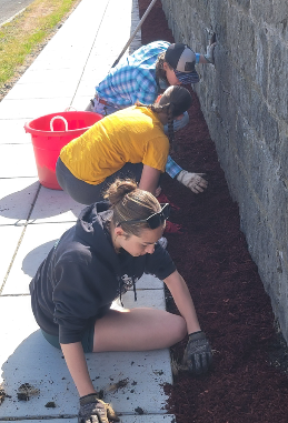 TDHS Chapter of National Honor Society completes annual cleanup at St. Peter’s Landmark