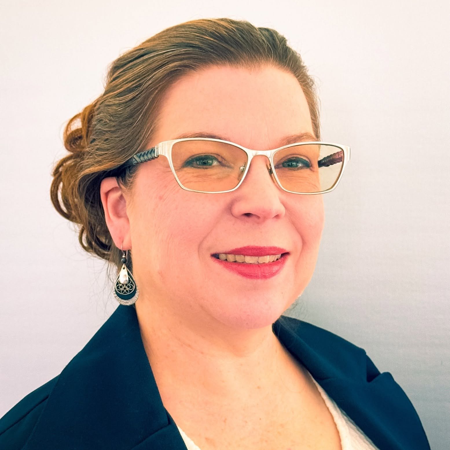 The Dalles mayoral candidate Darcy Long rates local economy 6 out of 10, calls for long-term planning