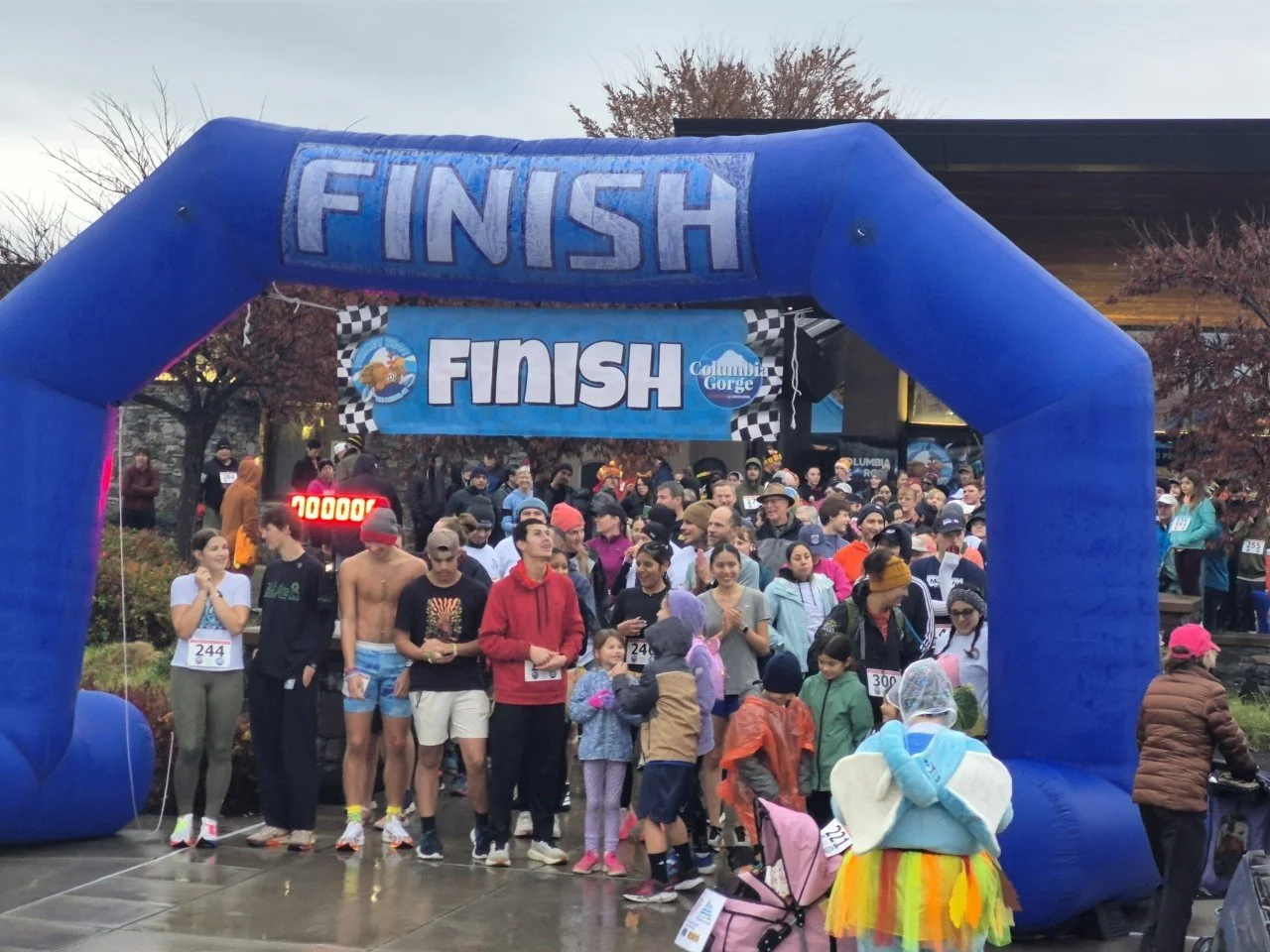 Turkey Trot draws 350-plus participants, raises more than $17,000 for Gorge food bank