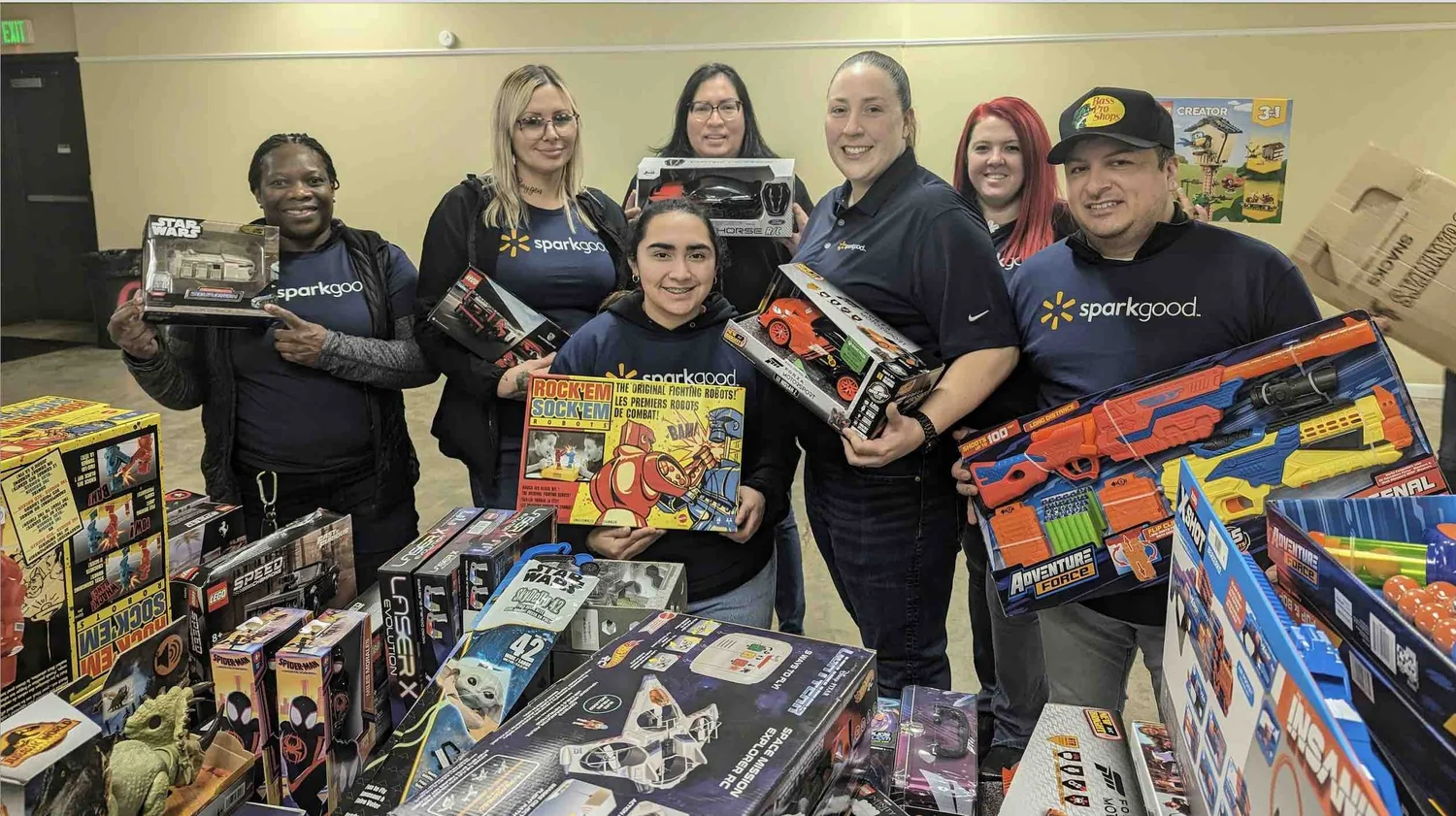 Hood River Christmas Project Kicks Off 100th Year — Columbia Community Connection News Mid