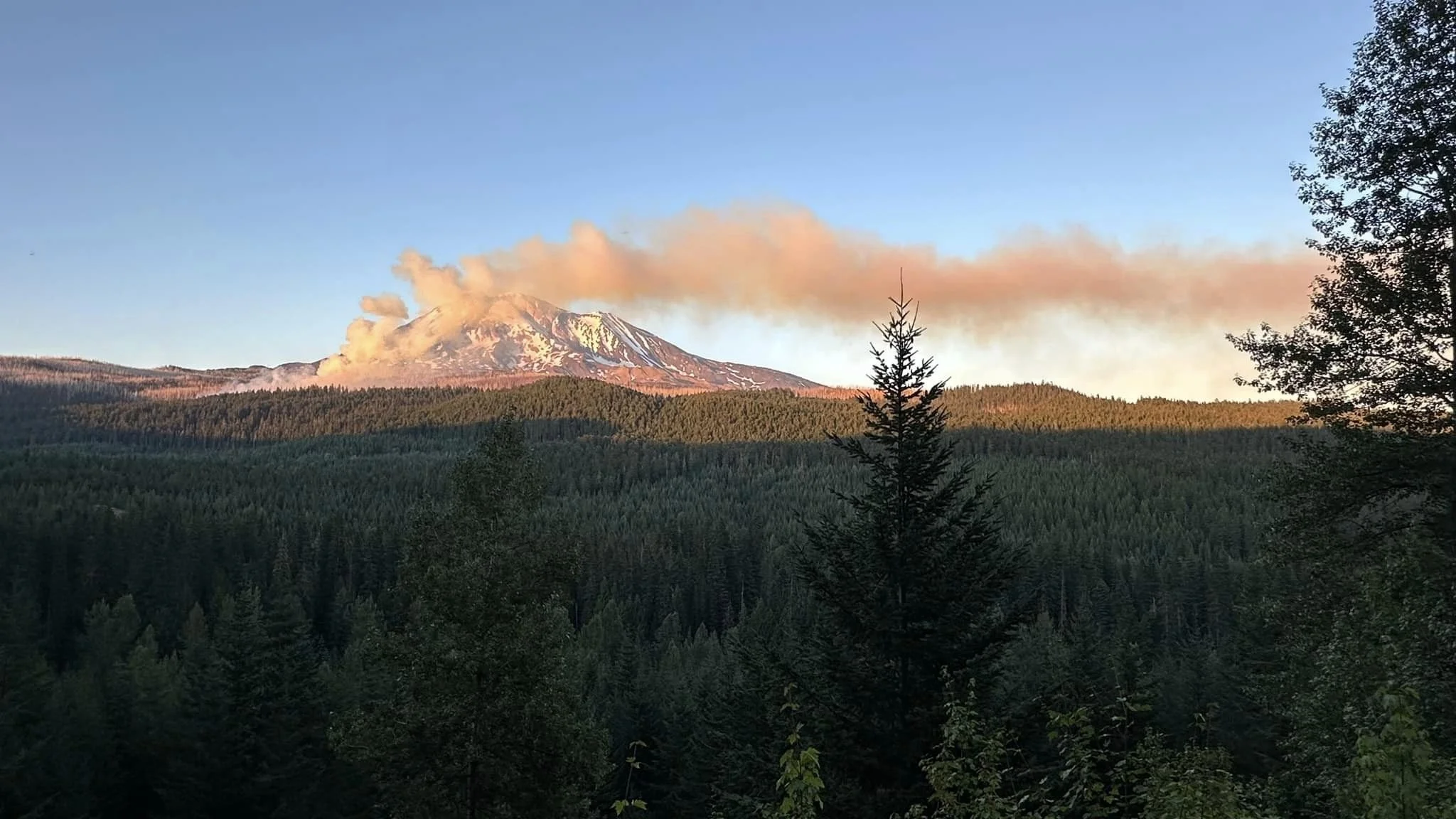 Williams Mine Fire near Trout Lake over 3,000 acres; shelter at