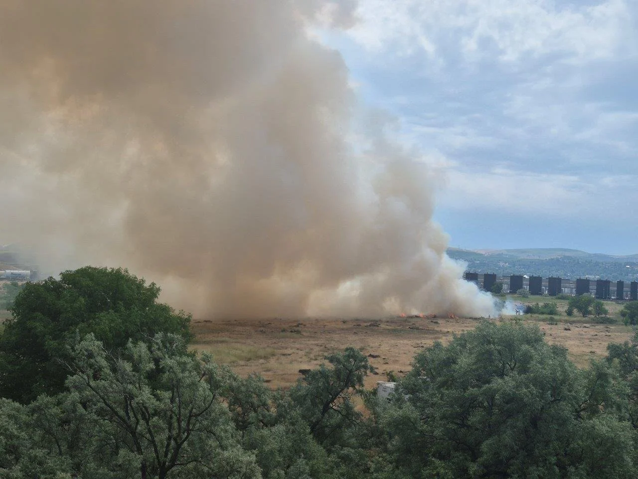Photographer's notebook: Quick action helps keep brush fire from spreading
