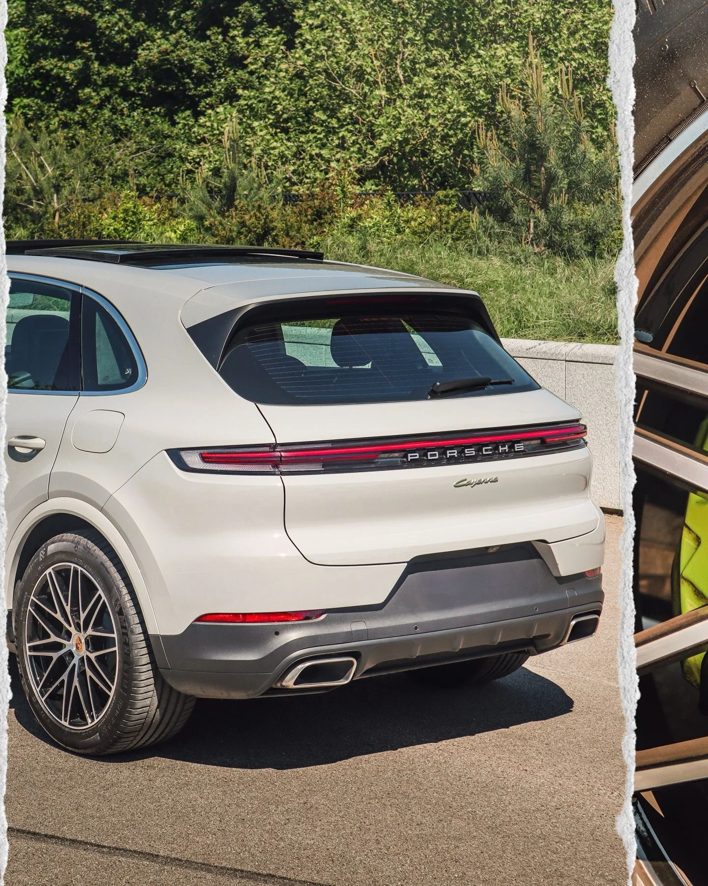 Quiet start. Loud presence. Hybrid, but make it Porsche. ⚡️

#Porsche #PorscheCayenne #Cayenne #Porsche911 #GT3RS