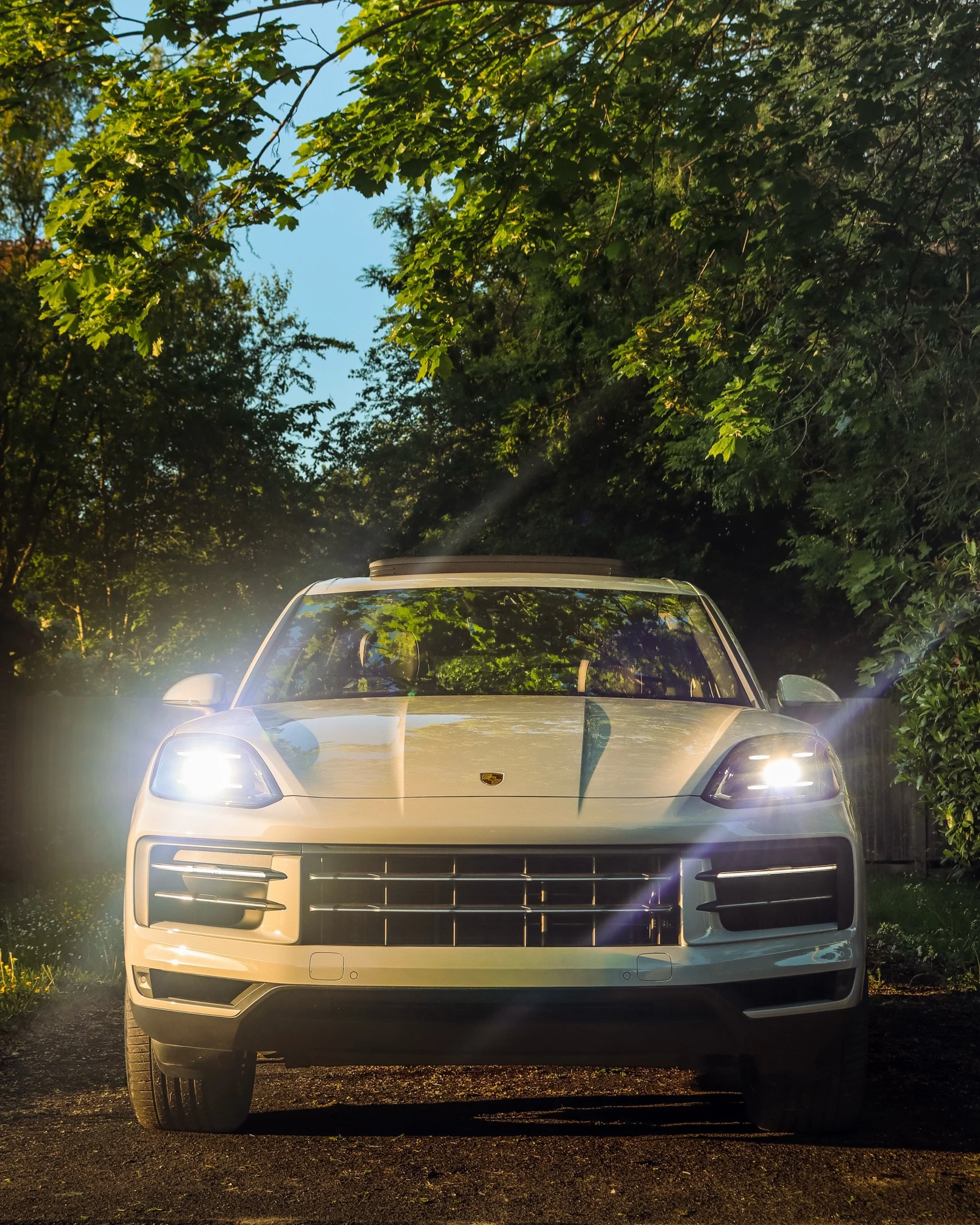 A little September sunshine, a lot of Porsche Cayenne. ⚡️
