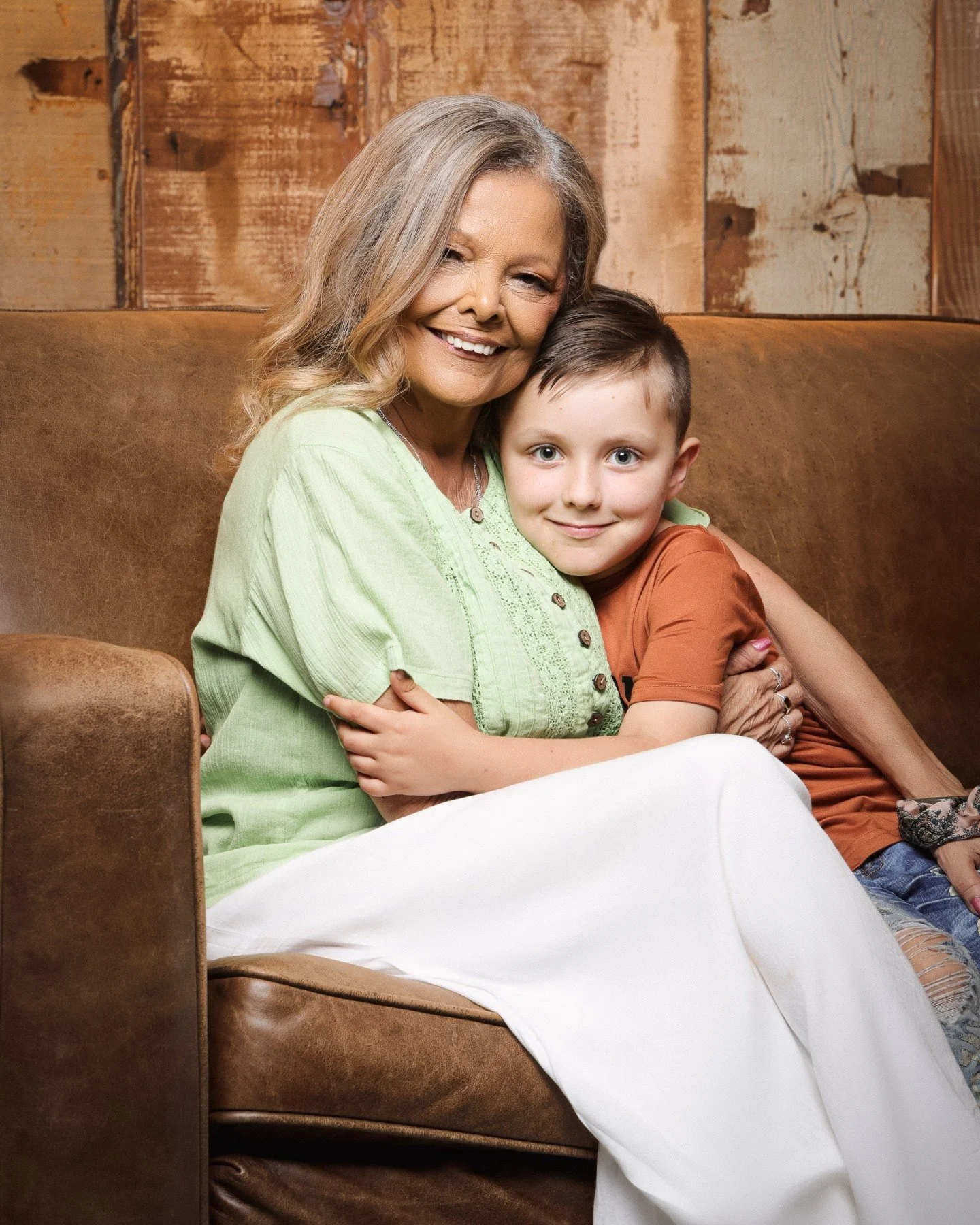 ✨🎄 What&rsquo;s more important than family?
Spending time with the people who feel like home whether that&rsquo;s your crew, your fur family, or the friends who turned into family. ❤️🐾
To all our amazing clients, we hope you enjoy a well-deserved b