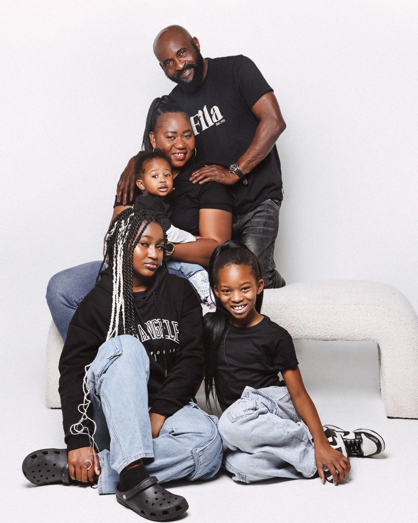 Nothing better than capturing a family full of love 💛
Couple cuddles, kids&rsquo; smiles, and the whole crew together,  every photo tells a story 📸✨