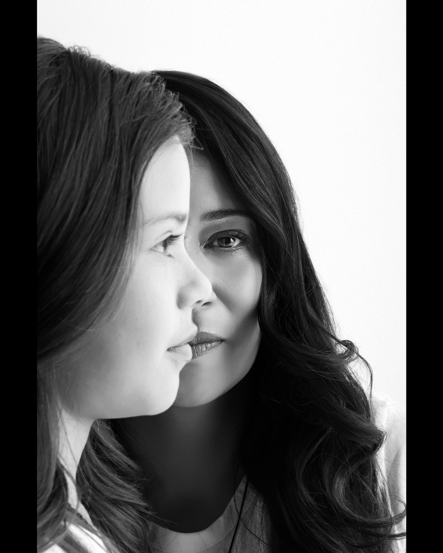 A mother&rsquo;s gaze, a daughter&rsquo;s profile; two stories intertwined in one timeless portrait. 💞 🌟👩&zwj;👧

She looks forward with wisdom as her daughter looks towards new adventures💖🌿

#MotherDaughterLove #FamilyBond #PhotographyMagic #Ch