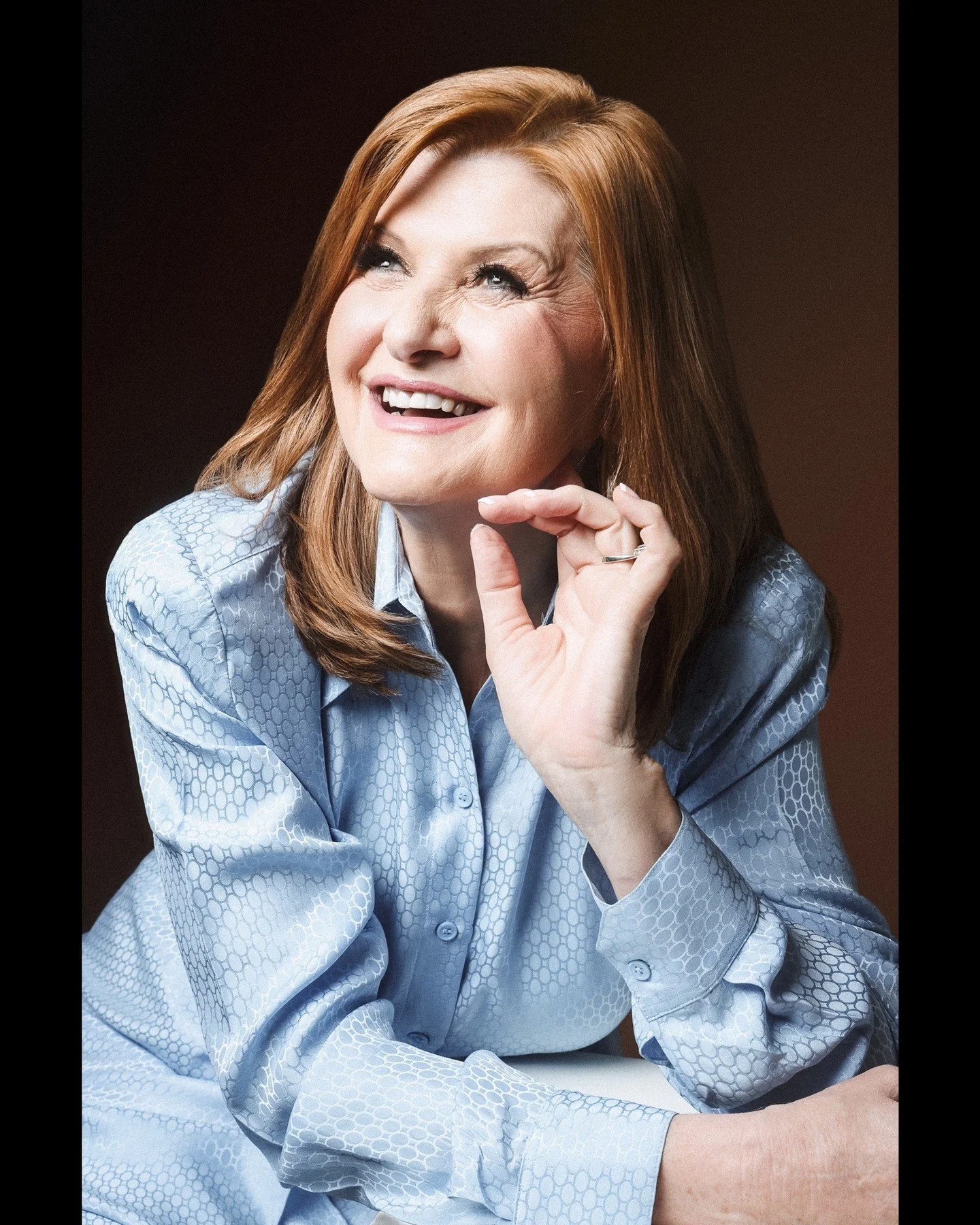 A real smile. A candid moment.
That&rsquo;s where the magic happens ✨
When it feels genuine in the moment, it shines through in the photo.