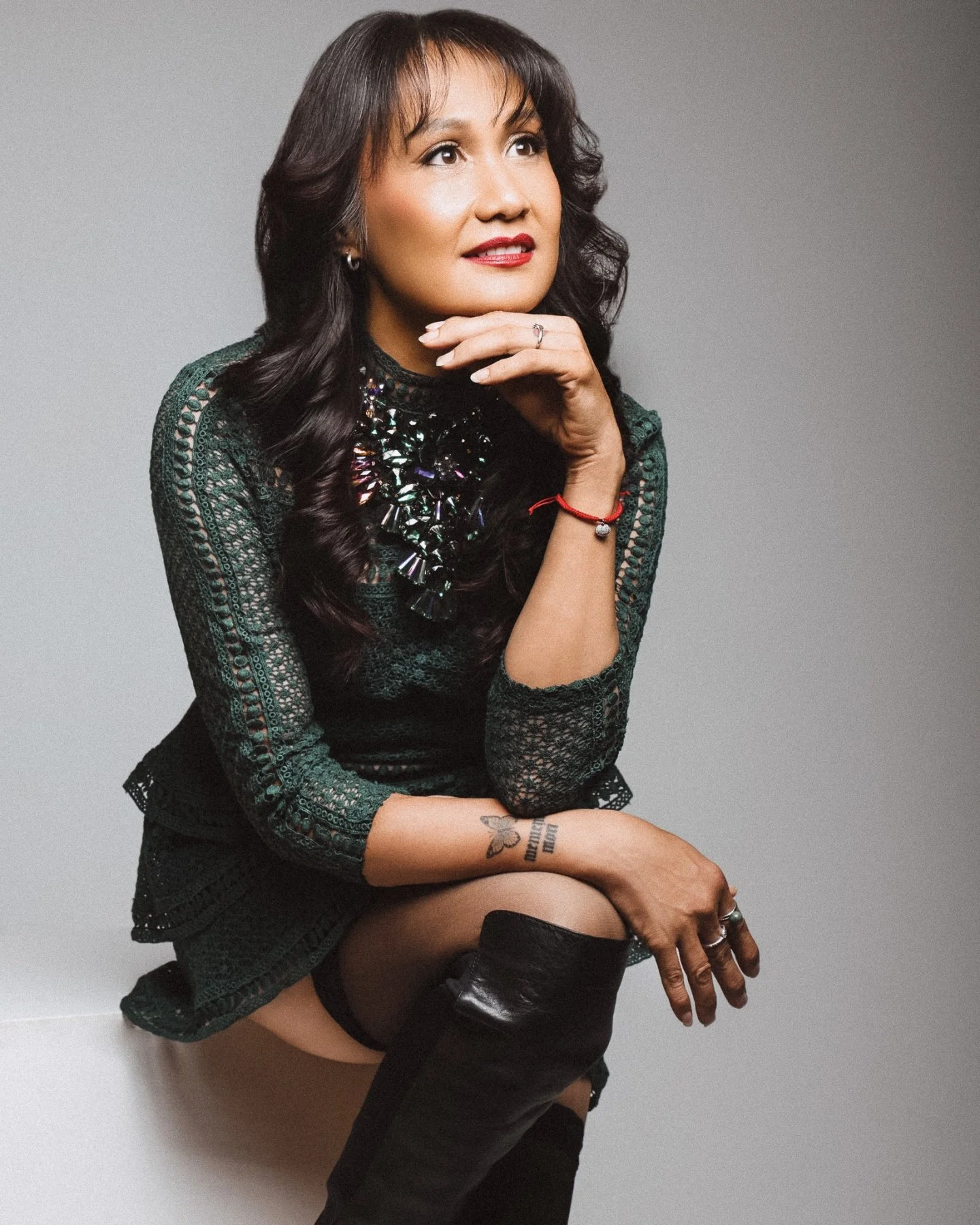 Behind every strong woman is a story of courage and beauty waiting to be told. 📸✨

#EmpoweredWomen #AuthenticBeauty #BoldAndBeautiful #LegacyThroughLens #CelebratingWomen #CapturingConfidence