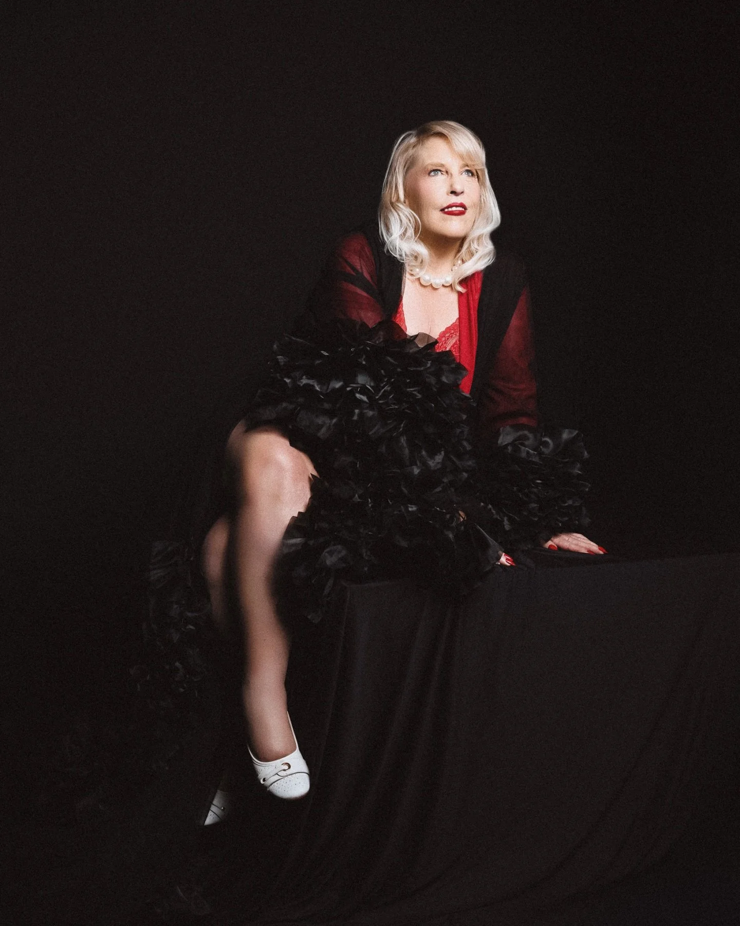 Unleash your confidence and cherish the beauty of being authentically you. 💖🌿 
Book in your very own photoshoot experience here at #Studio1000Photography 📸