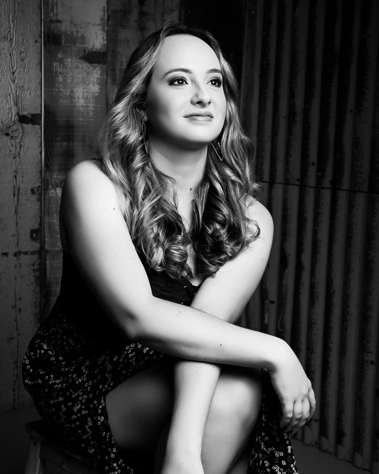 In the world of colour, let's pause and uncover the beauty in simplicity. 🖤

#BlackAndWhiteVibes #PhotographyMagic #ArtisticVision #CapturedMoments #VisualStorytelling #ElegantStyle #StudioPhotography