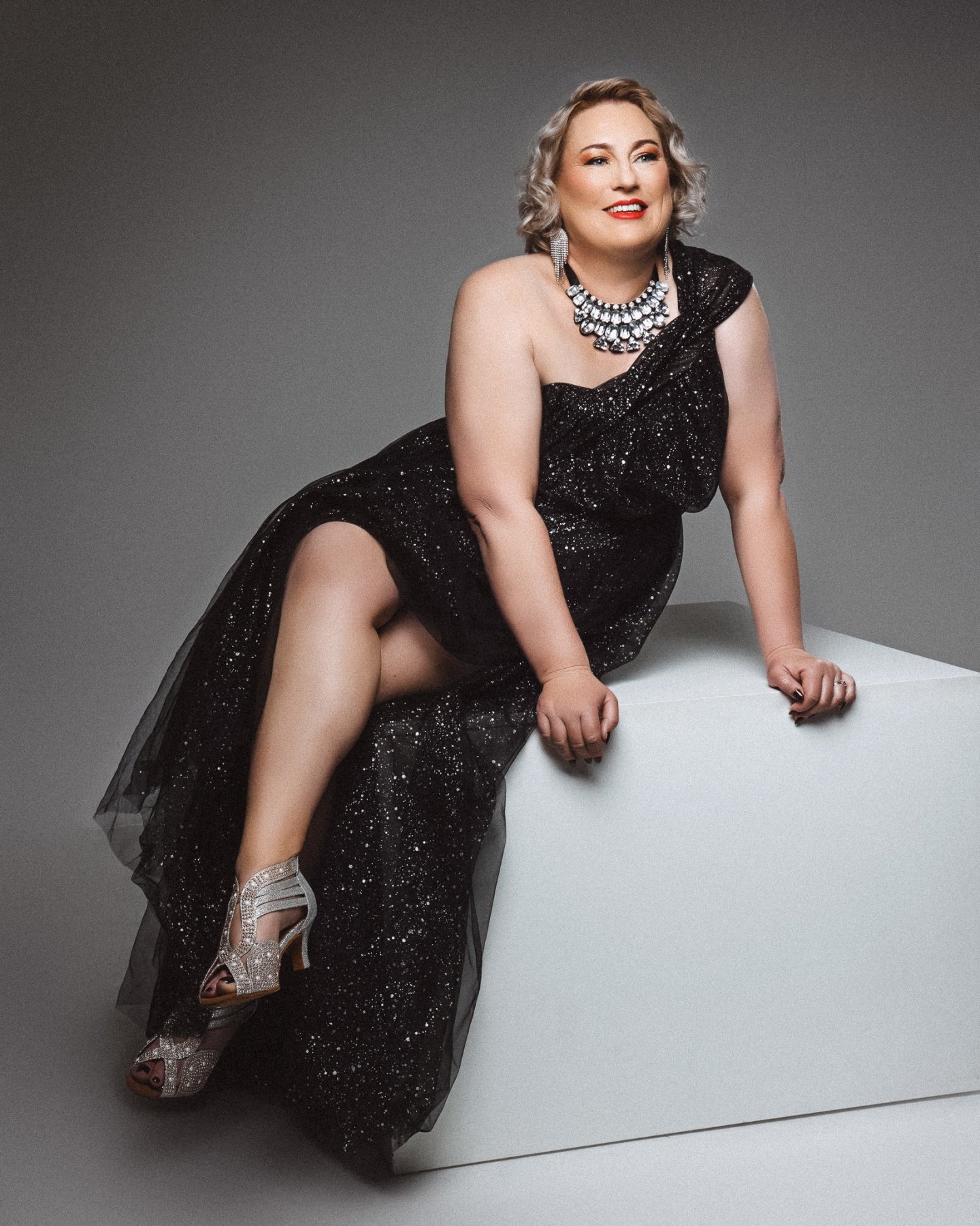 Performers, ready to elevate your brand and captivate your audience before you even hit the stage? 
Let&rsquo;s create images as unforgettable as your act.

DM to book your shoot at Studio1000 Photography 💋📸 

#BurlesquePerformer #BurlesqueLife #Sh