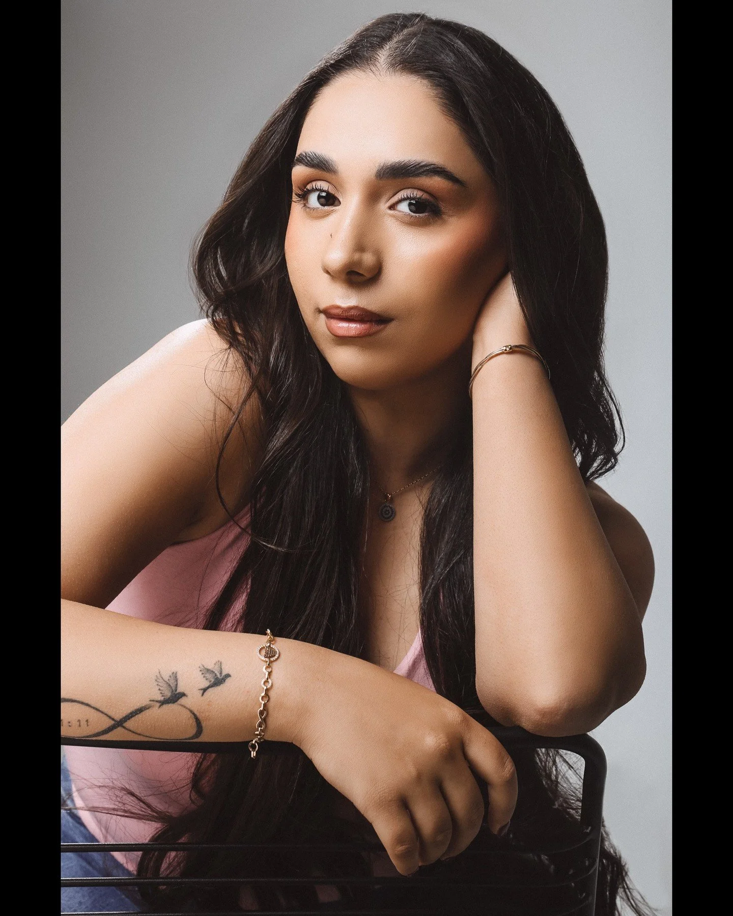 Starting your acting career? Your headshot matters🎬 🎭

Book your professional acting headshots with us! #Studio1000Photography 

#nowbooking #photographystudio #supportlocalcreatives
#professionalheadshots #portraitphotography #headshotphotography