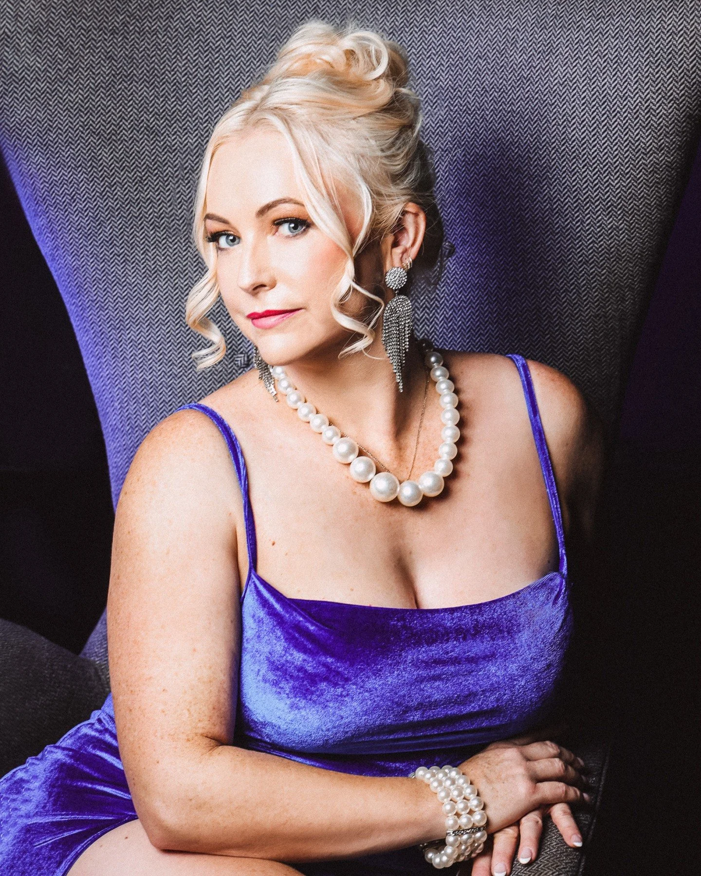 Revel in the magic of being seen, celebrated, and understood. 📸🎉

#EmpoweredPhotography #CelebrateIdentity #TimelessStories #EmbraceYourEssence
#ArtfulExpressions #AuthenticBeauty