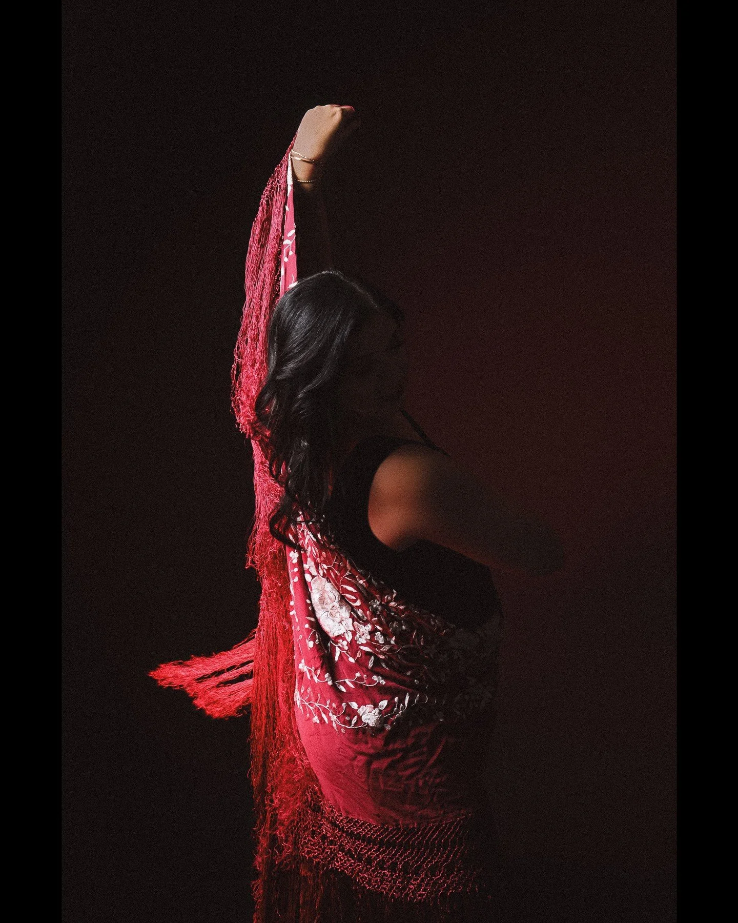 Artistic portraiture that honours identity and nurtures confidence, each image is deeply personal and empowering. 🌹