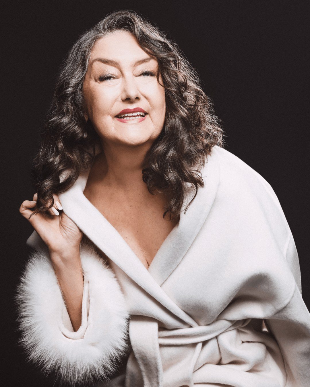 Doubting your worth? Consider this a reminder: photoshoots are a form of self-love. 💖

👏Many clients arrive nervous, but leave feeling empowered and proud of the person they've become. 

Taking that bold step out of your comfort zone changes everyt