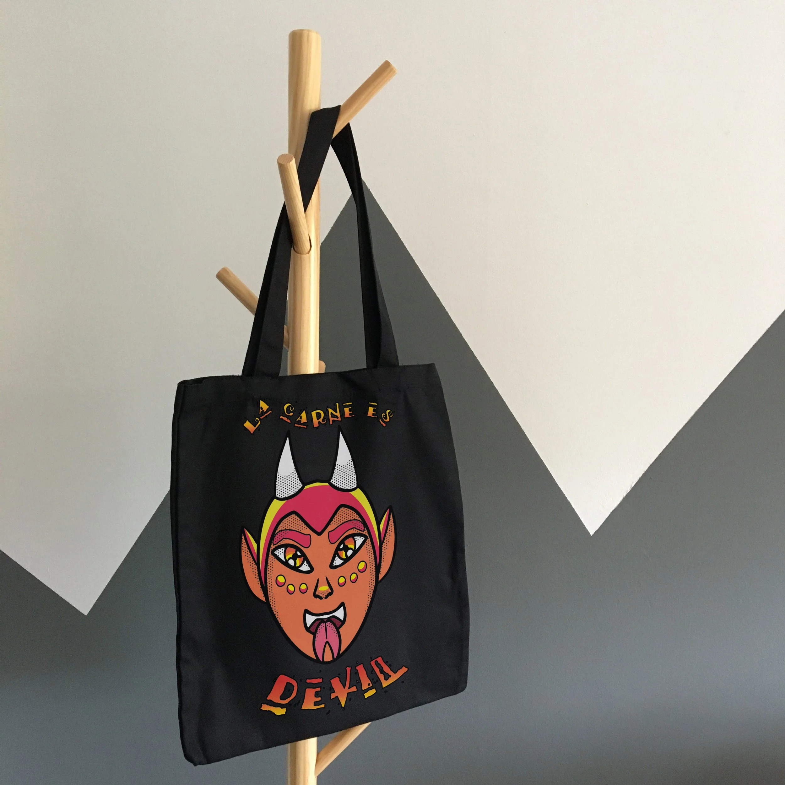 TOTEBAG NEGRA "LA CARNE ES DEVIL"