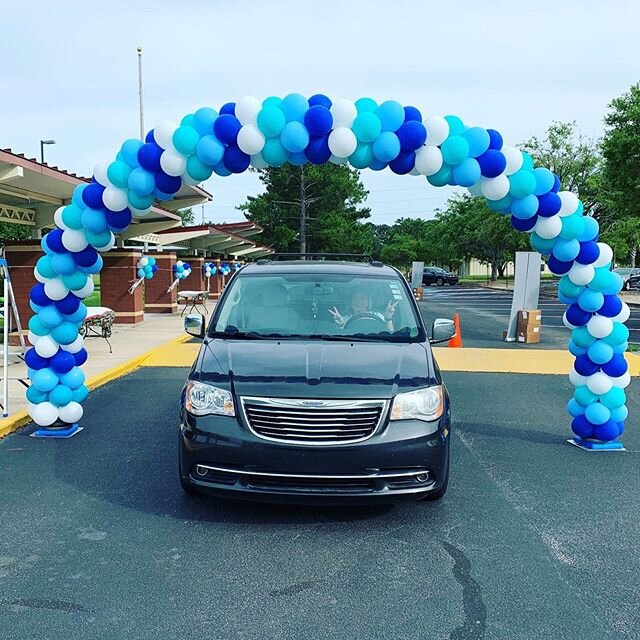 My first drive-through arch! So excited and proud! #balloonarch #balloonartist #carolsballoonart #charlestonsc